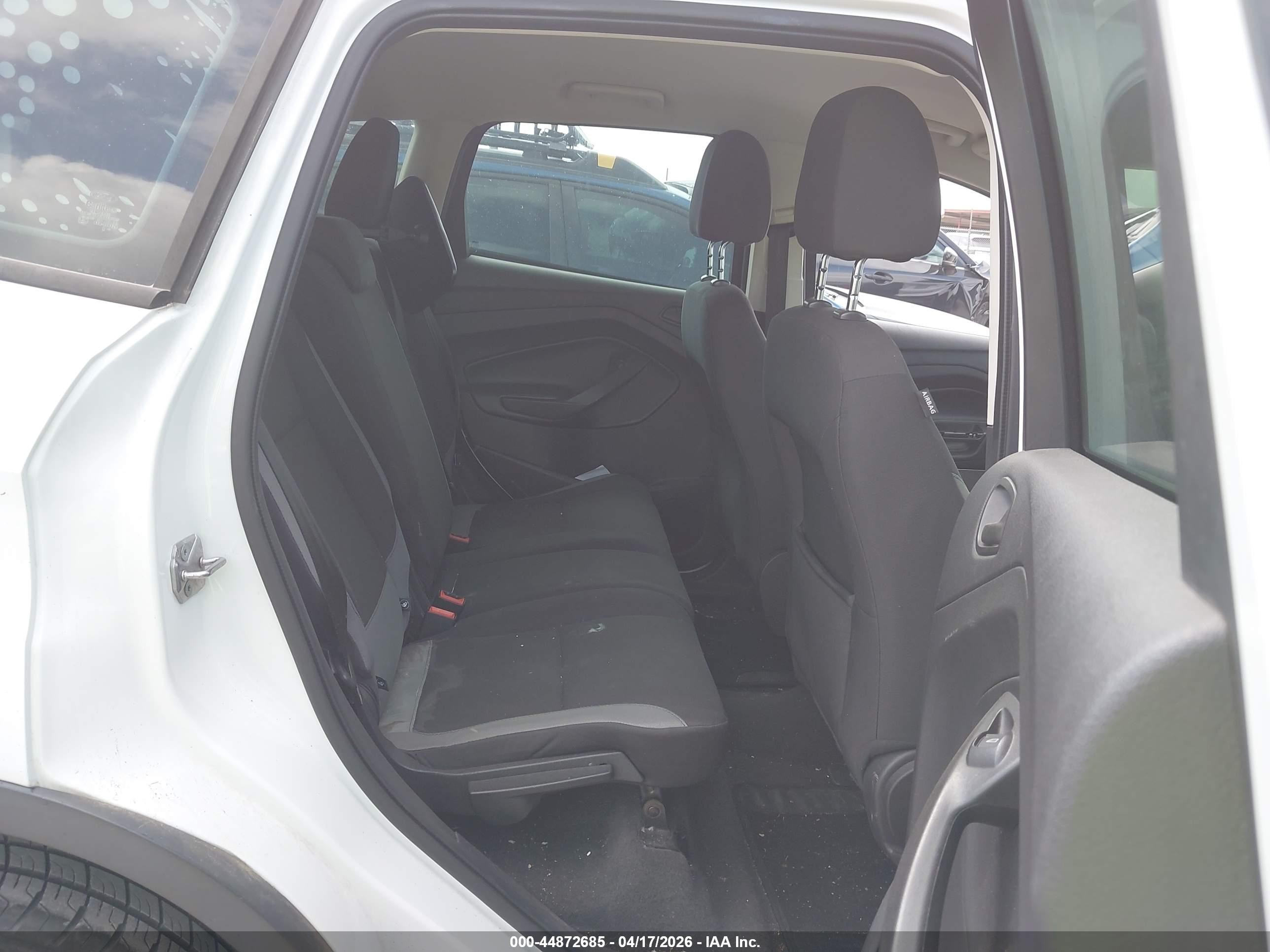 2013 Ford Escape S Белый vin: 1FMCU0F76DUC23224