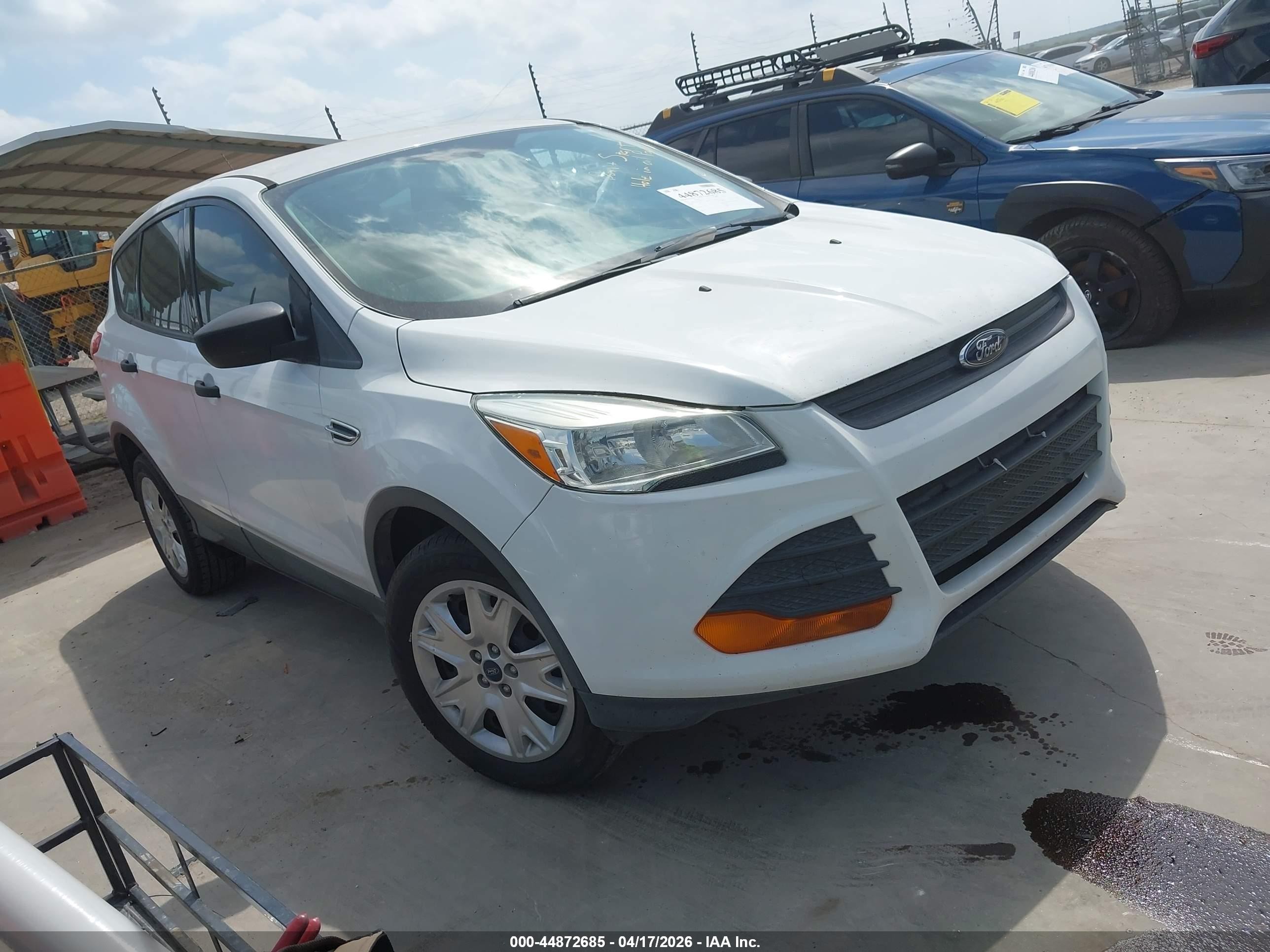2013 Ford Escape S Белый vin: 1FMCU0F76DUC23224