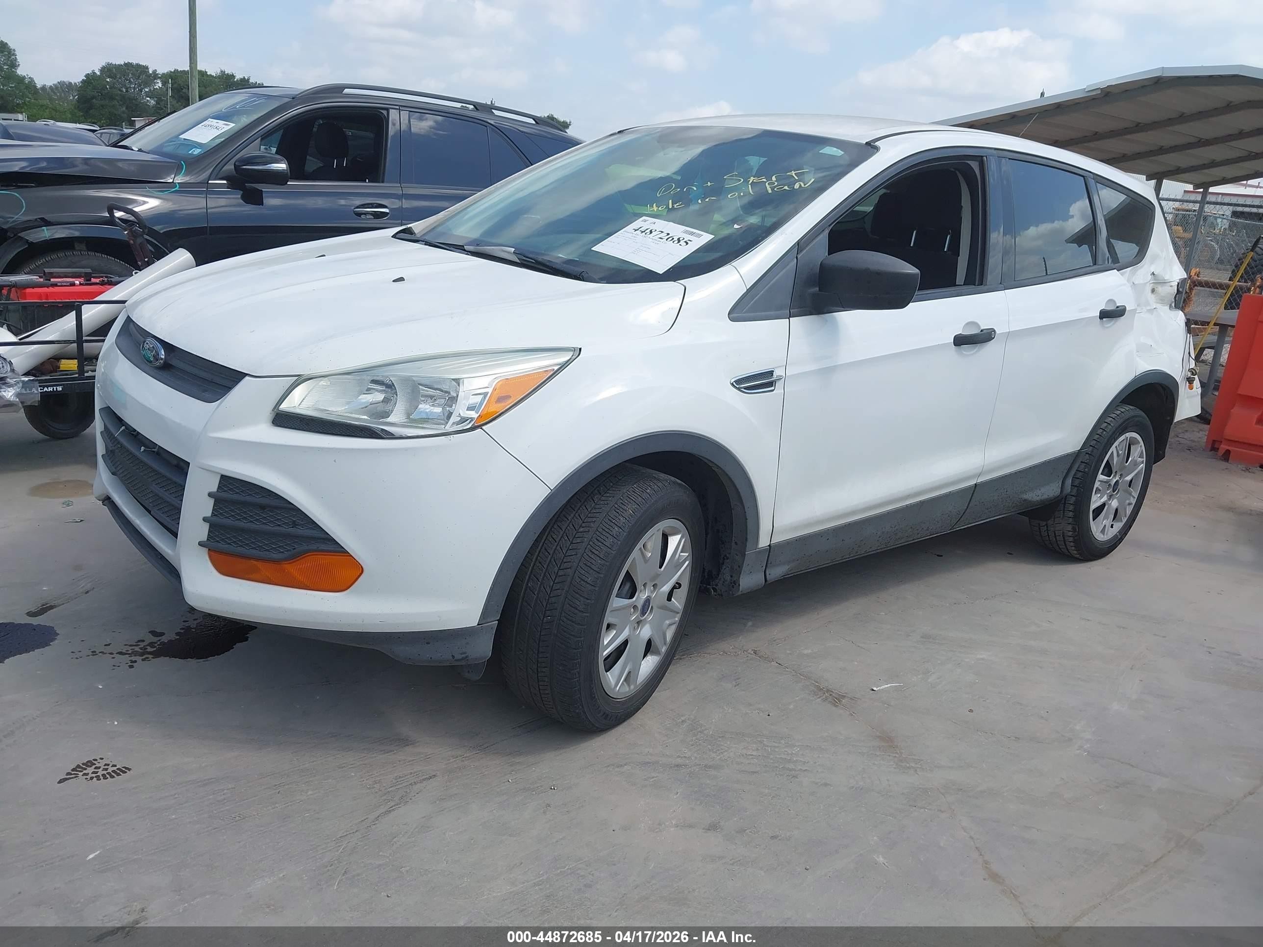2013 Ford Escape S Белый vin: 1FMCU0F76DUC23224