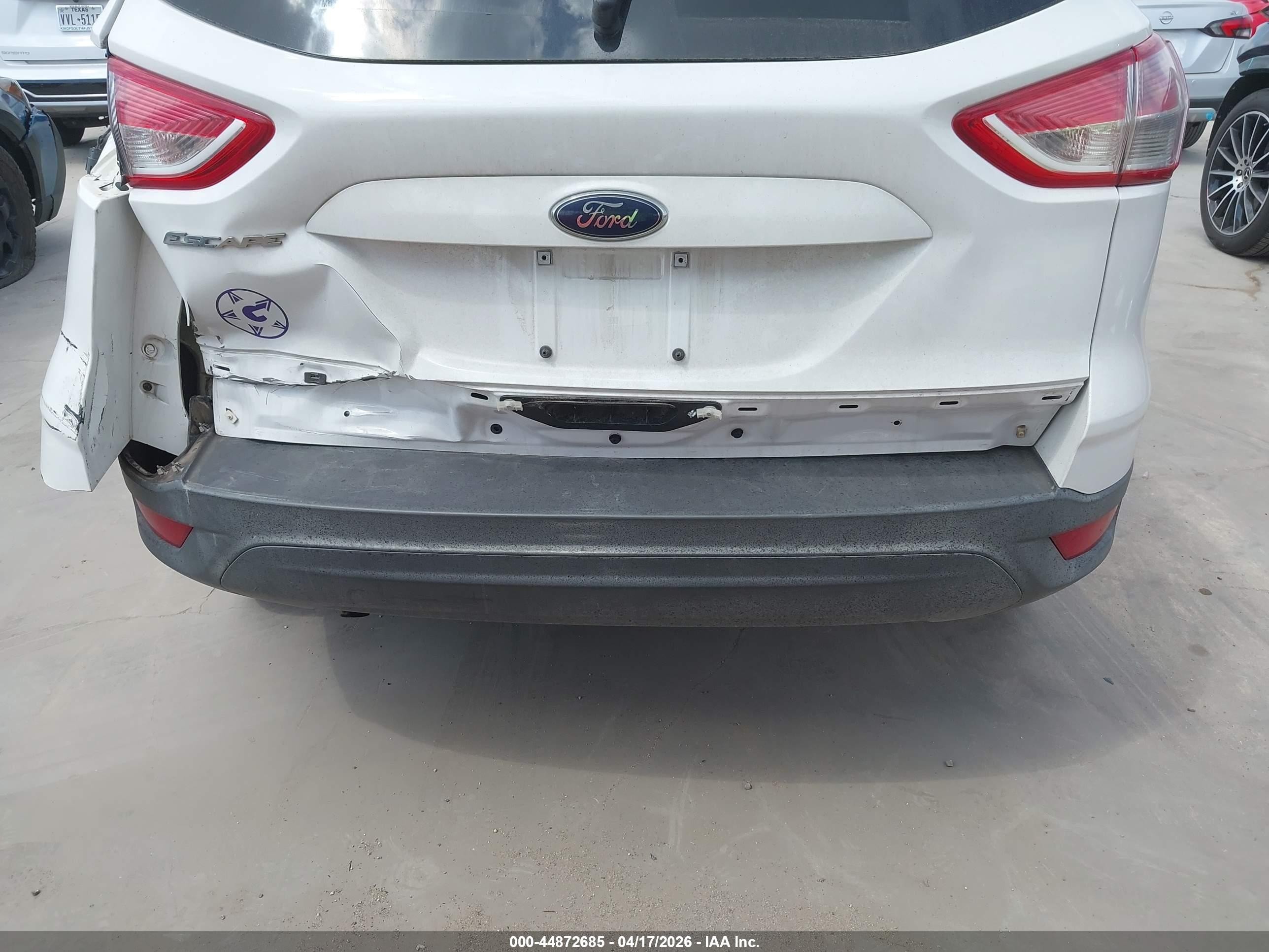 2013 Ford Escape S Белый vin: 1FMCU0F76DUC23224