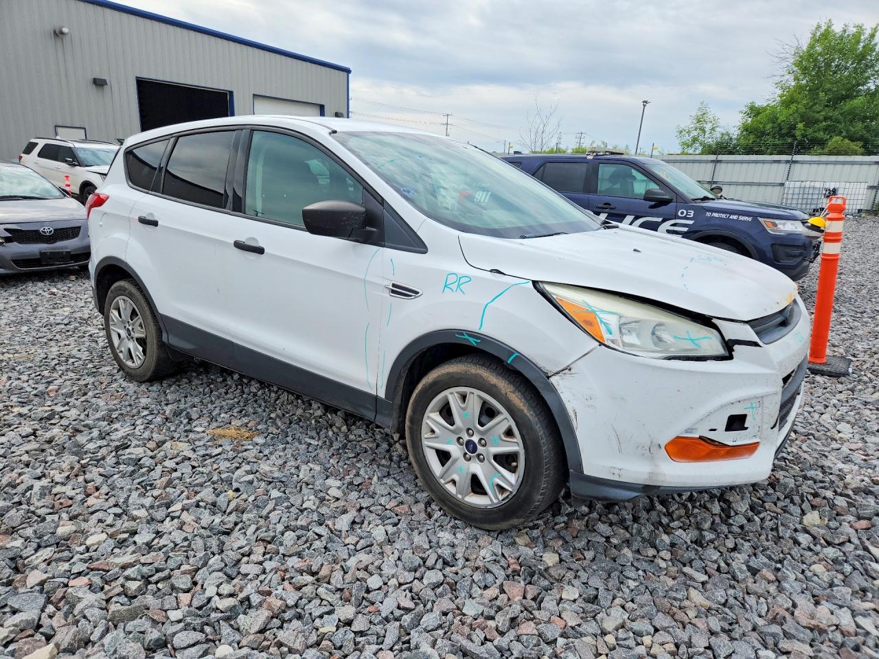 2013 Ford Escape S White vin: 1FMCU0F76DUC87750