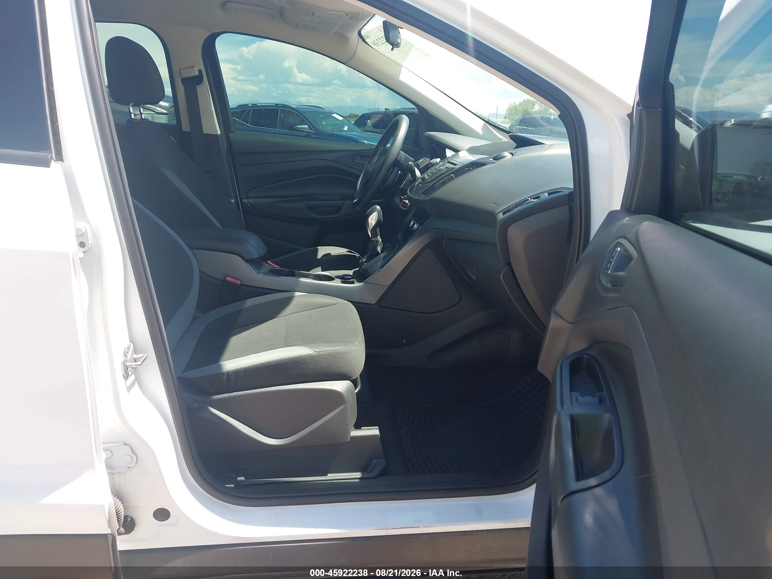 2013 Ford Escape S Белый vin: 1FMCU0F76DUD77884
