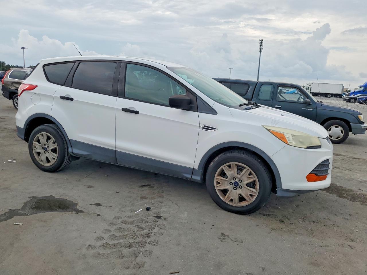 2013 Ford Escape S White vin: 1FMCU0F76DUD82227