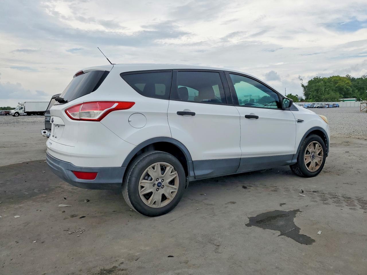 2013 Ford Escape S White vin: 1FMCU0F76DUD82227
