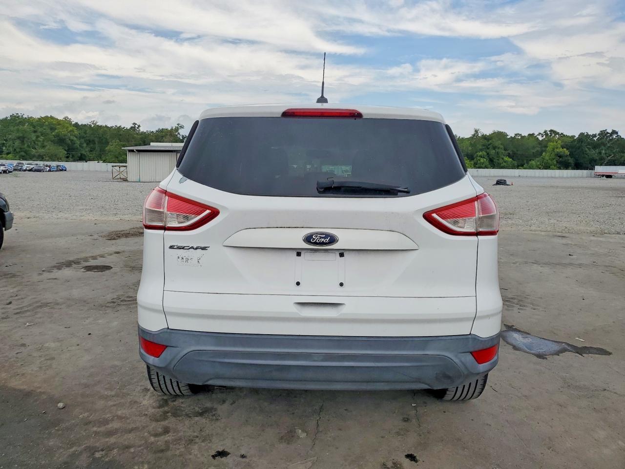 2013 Ford Escape S White vin: 1FMCU0F76DUD82227