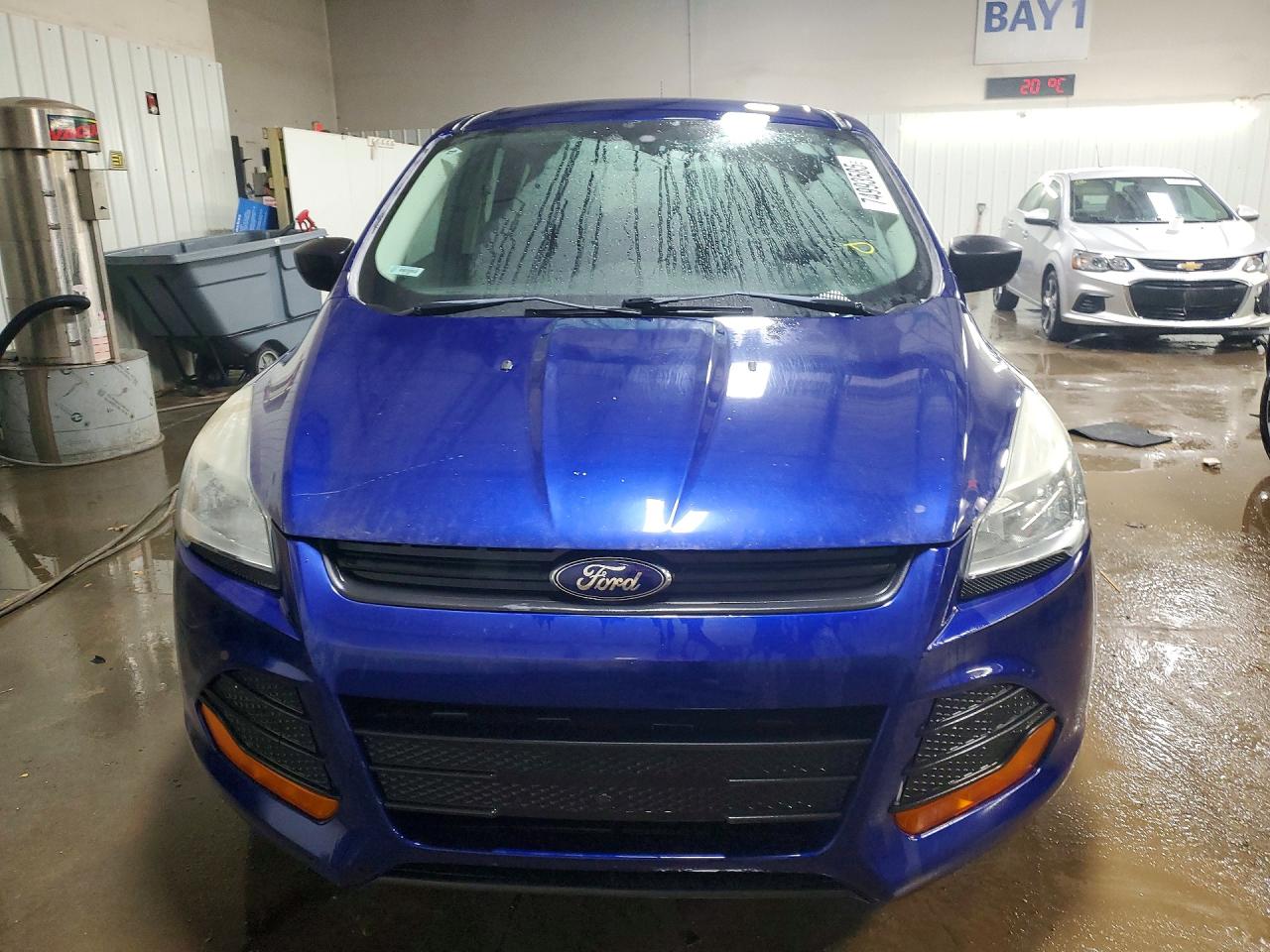 2014 Ford Escape S Синий vin: 1FMCU0F76EUD56602
