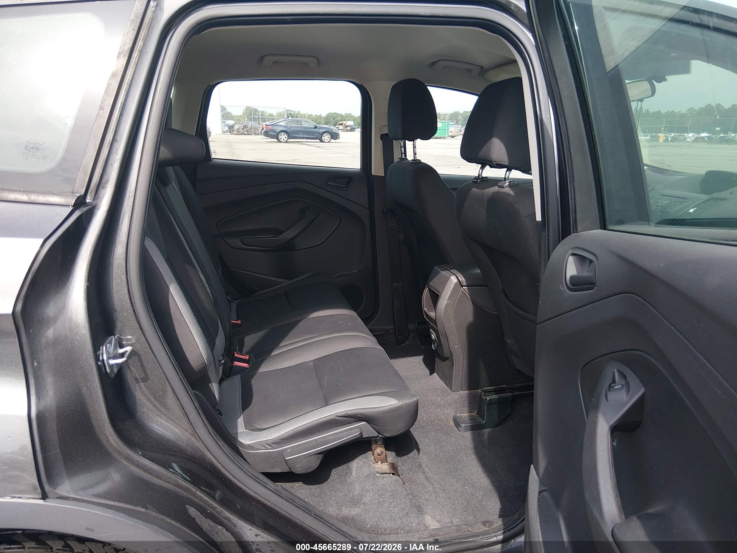 2015 Ford Escape S Серый vin: 1FMCU0F76FUA14505