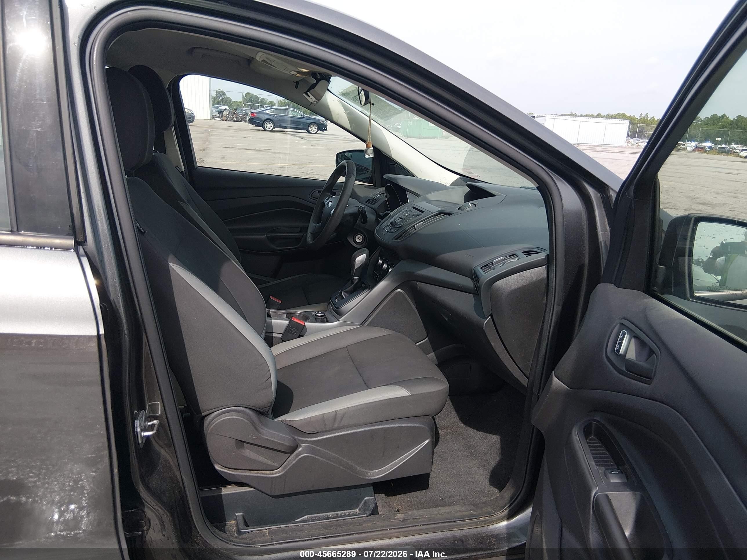 2015 Ford Escape S Серый vin: 1FMCU0F76FUA14505