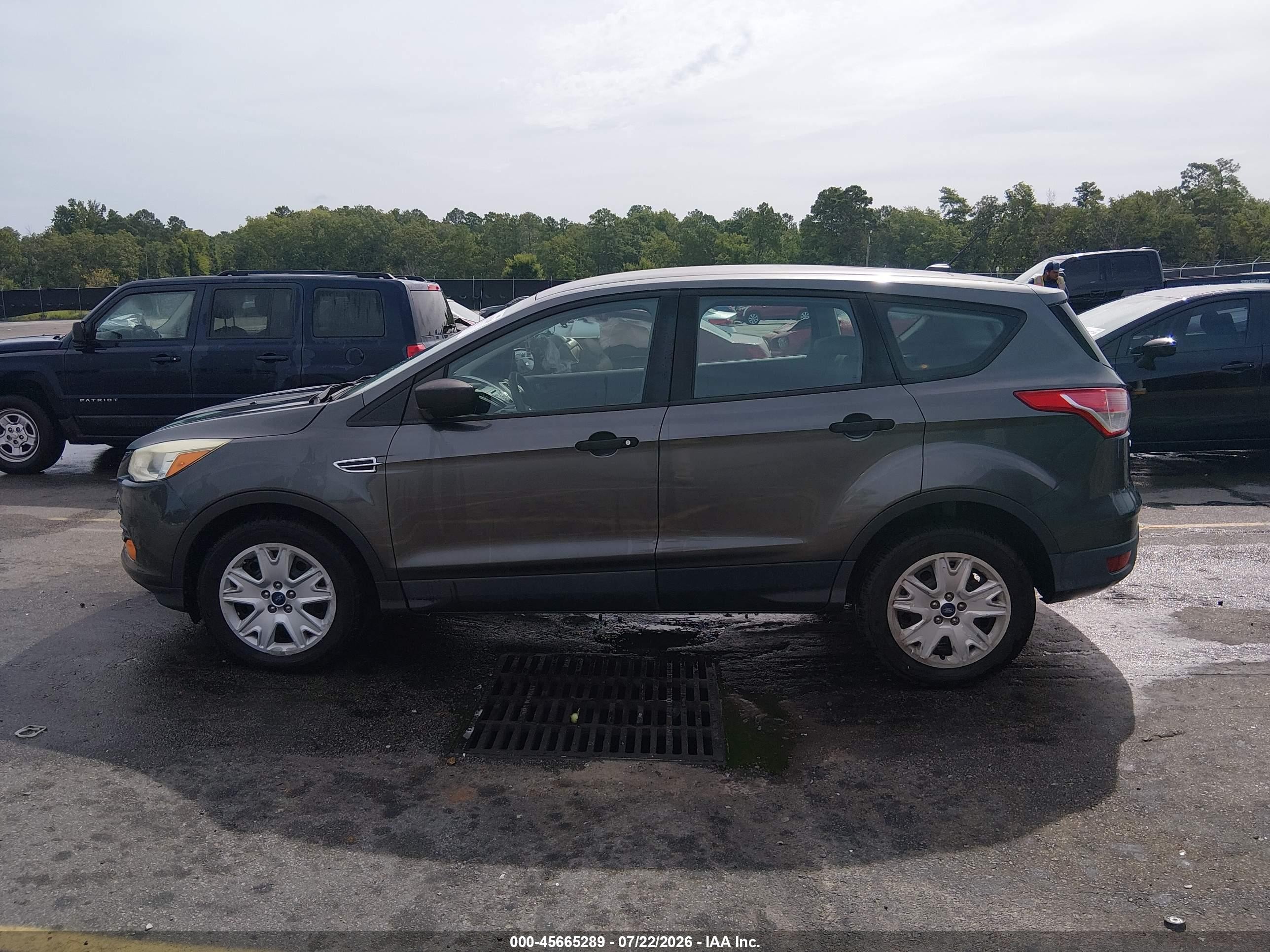 2015 Ford Escape S Серый vin: 1FMCU0F76FUA14505