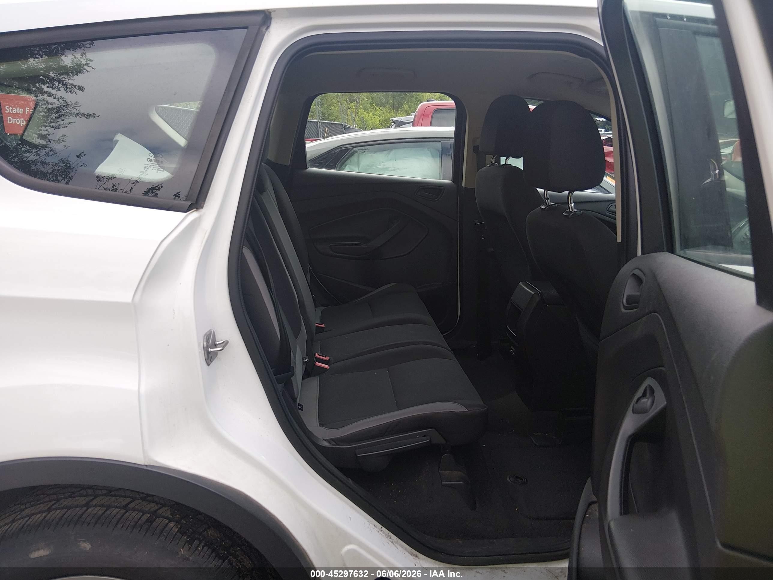 2013 Ford Escape S White vin: 1FMCU0F77DUC14189