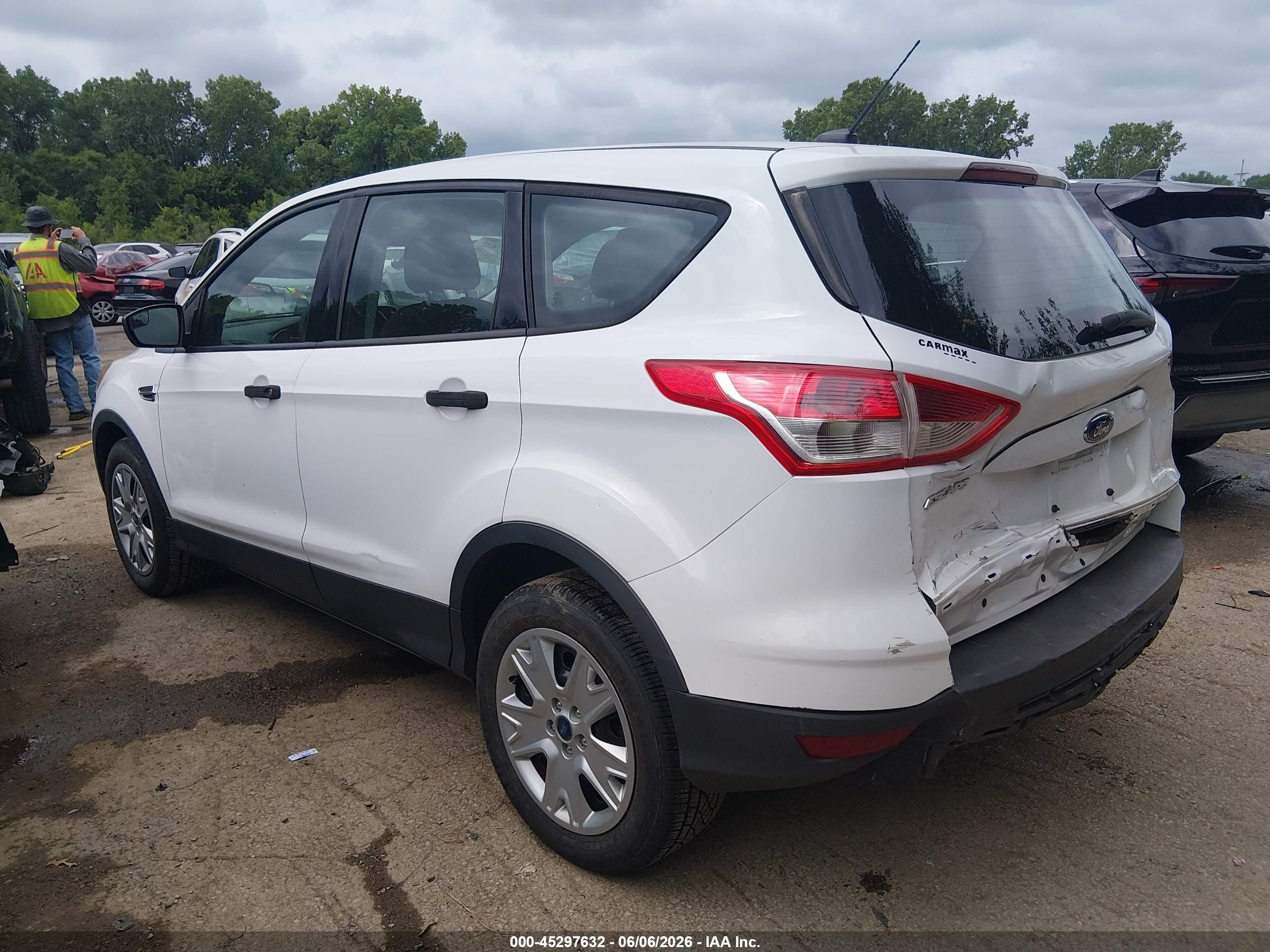 2013 Ford Escape S White vin: 1FMCU0F77DUC14189
