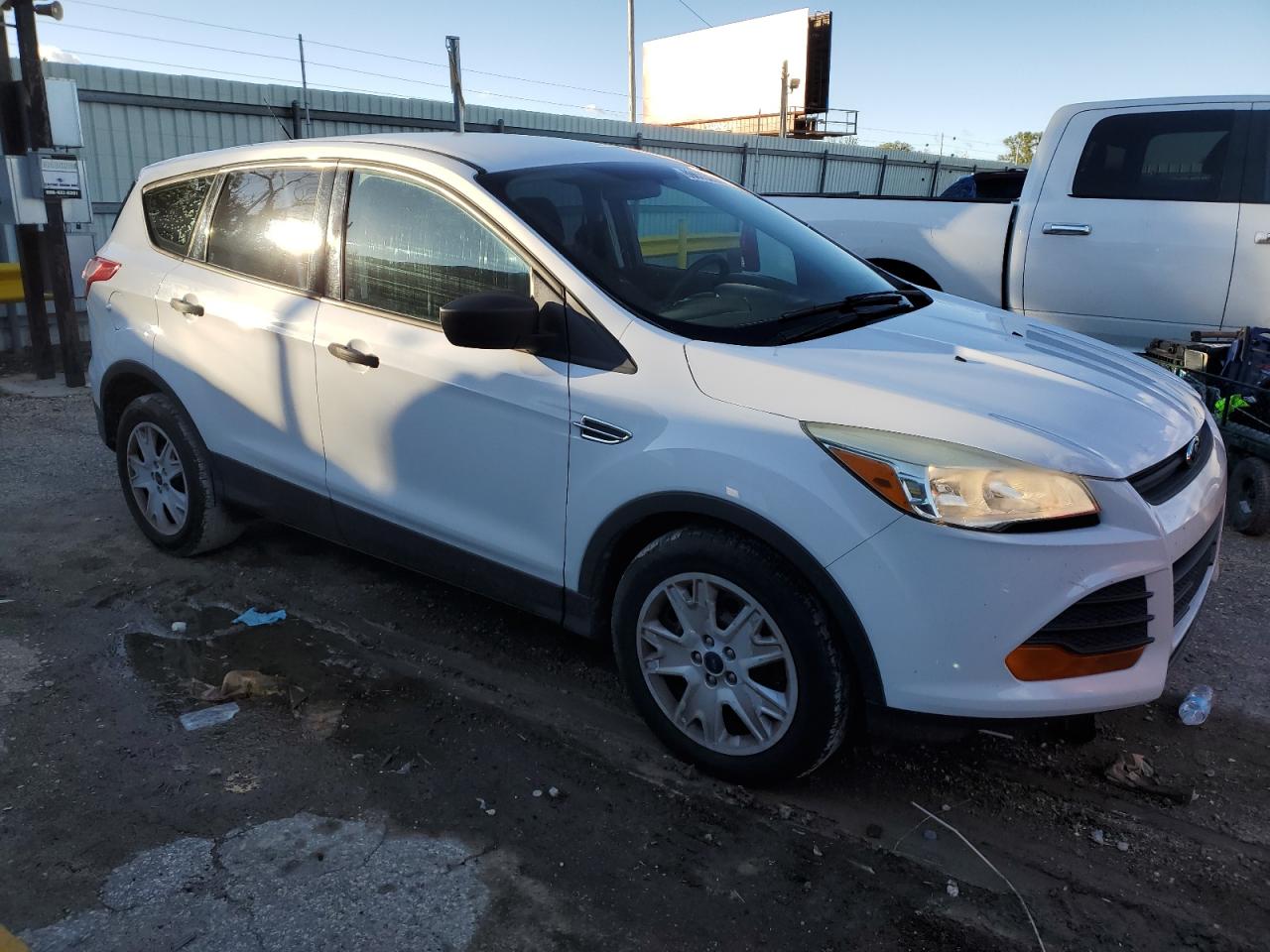 2014 Ford Escape White vin: 1FMCU0F77EUD08736