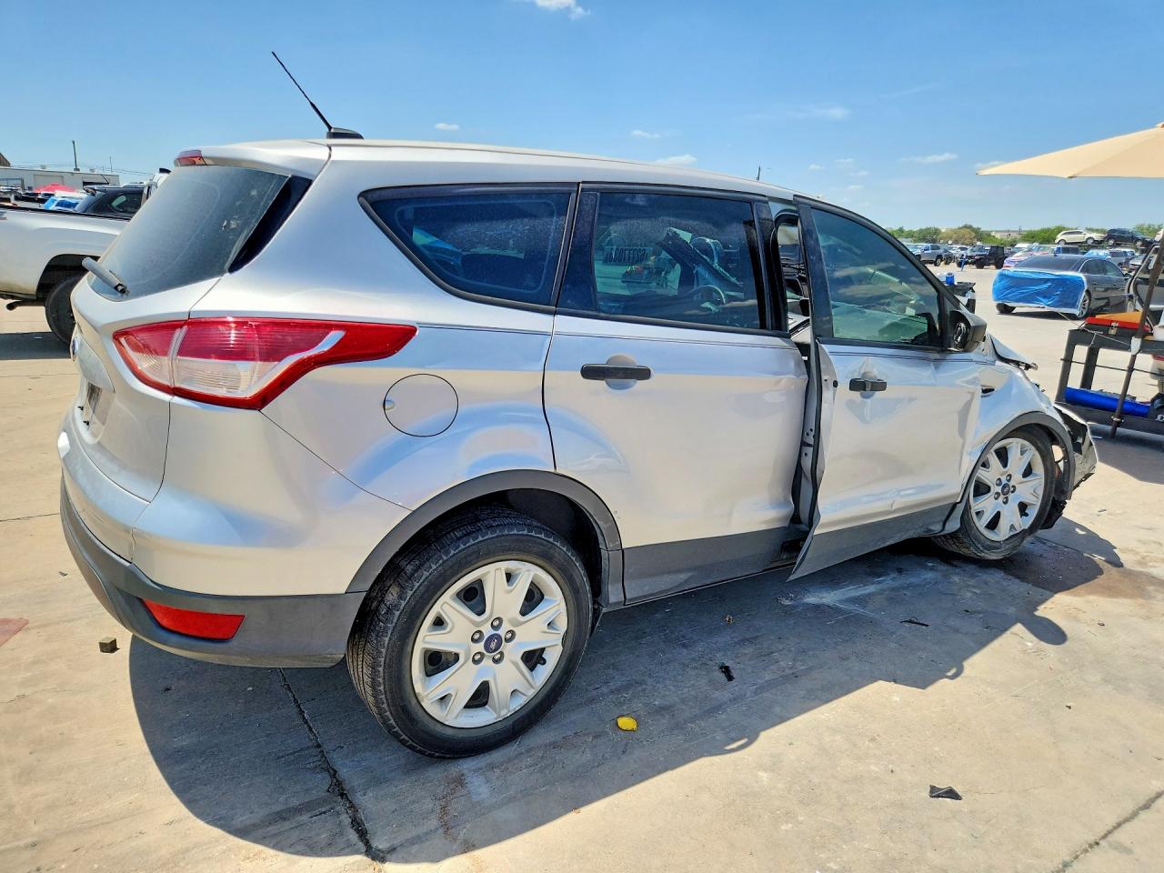 2016 Ford Escape S Серебряный vin: 1FMCU0F77GUB70893