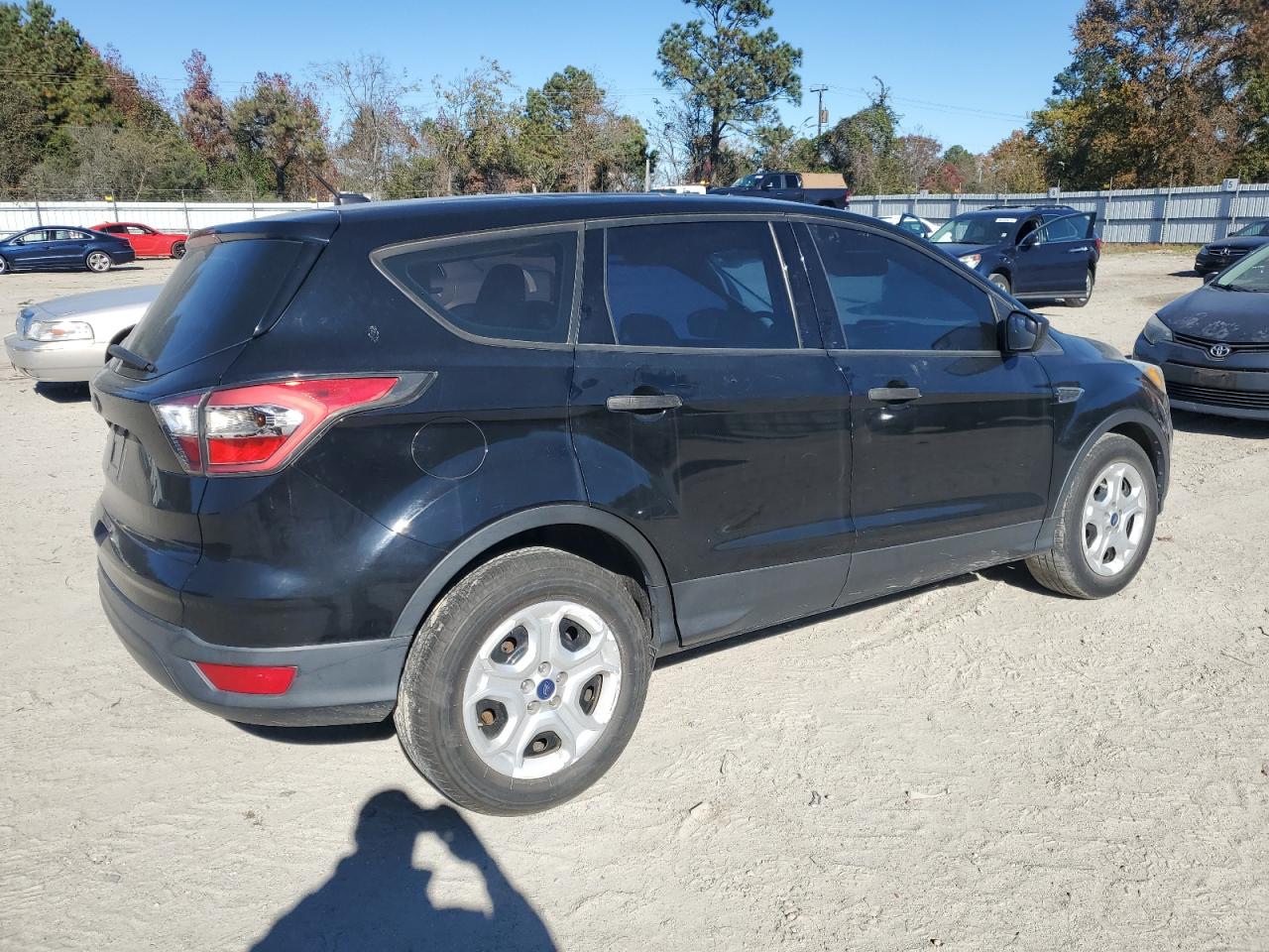 2017 Ford Escape S Черный vin: 1FMCU0F77HUA10353