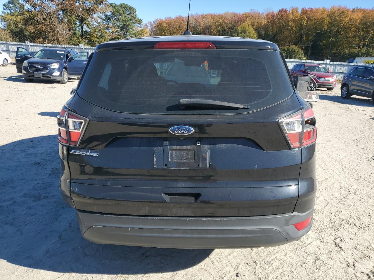 2017 Ford Escape S Черный vin: 1FMCU0F77HUA10353