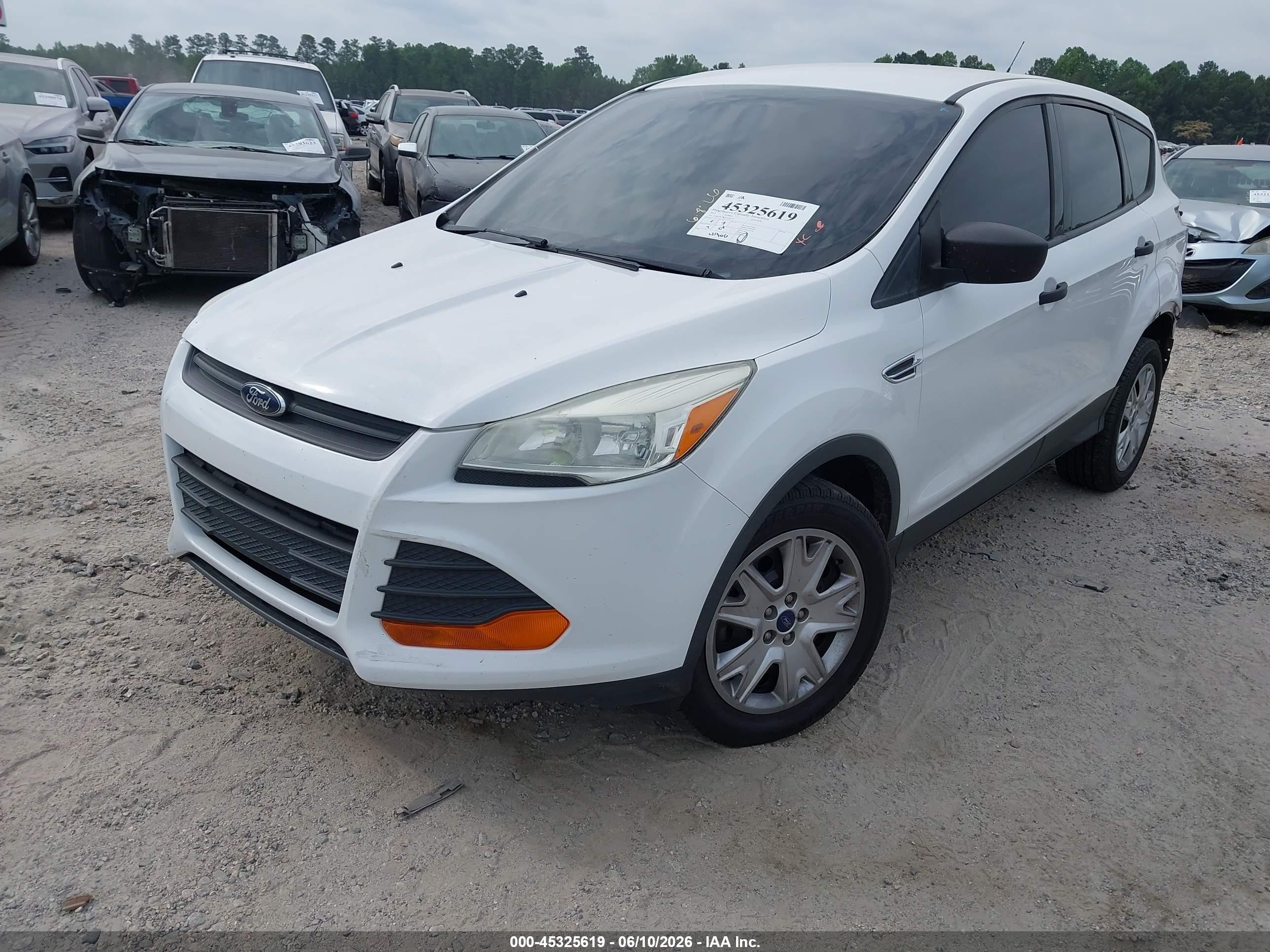 2013 Ford Escape S White vin: 1FMCU0F78DUC08174