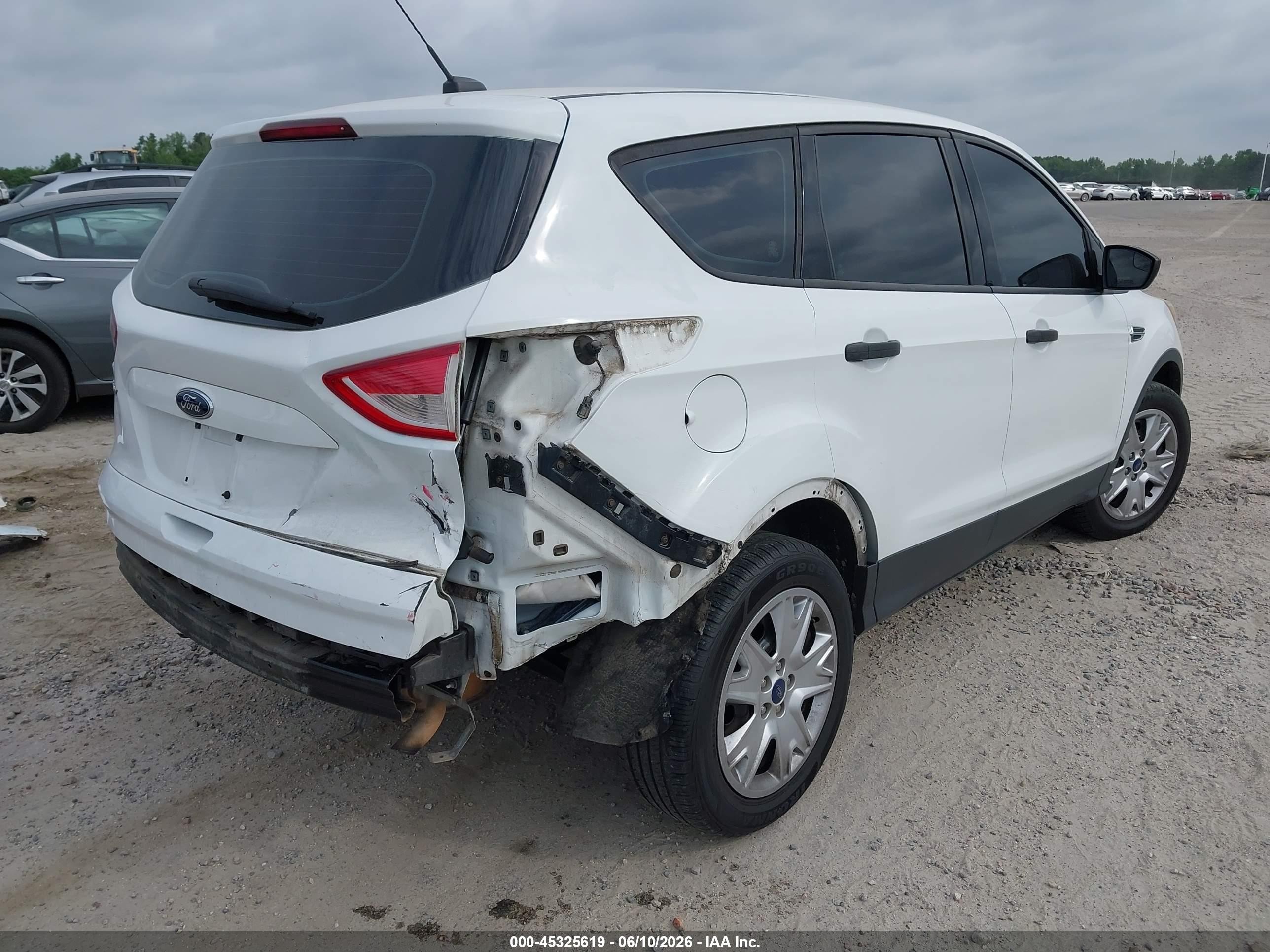 2013 Ford Escape S White vin: 1FMCU0F78DUC08174
