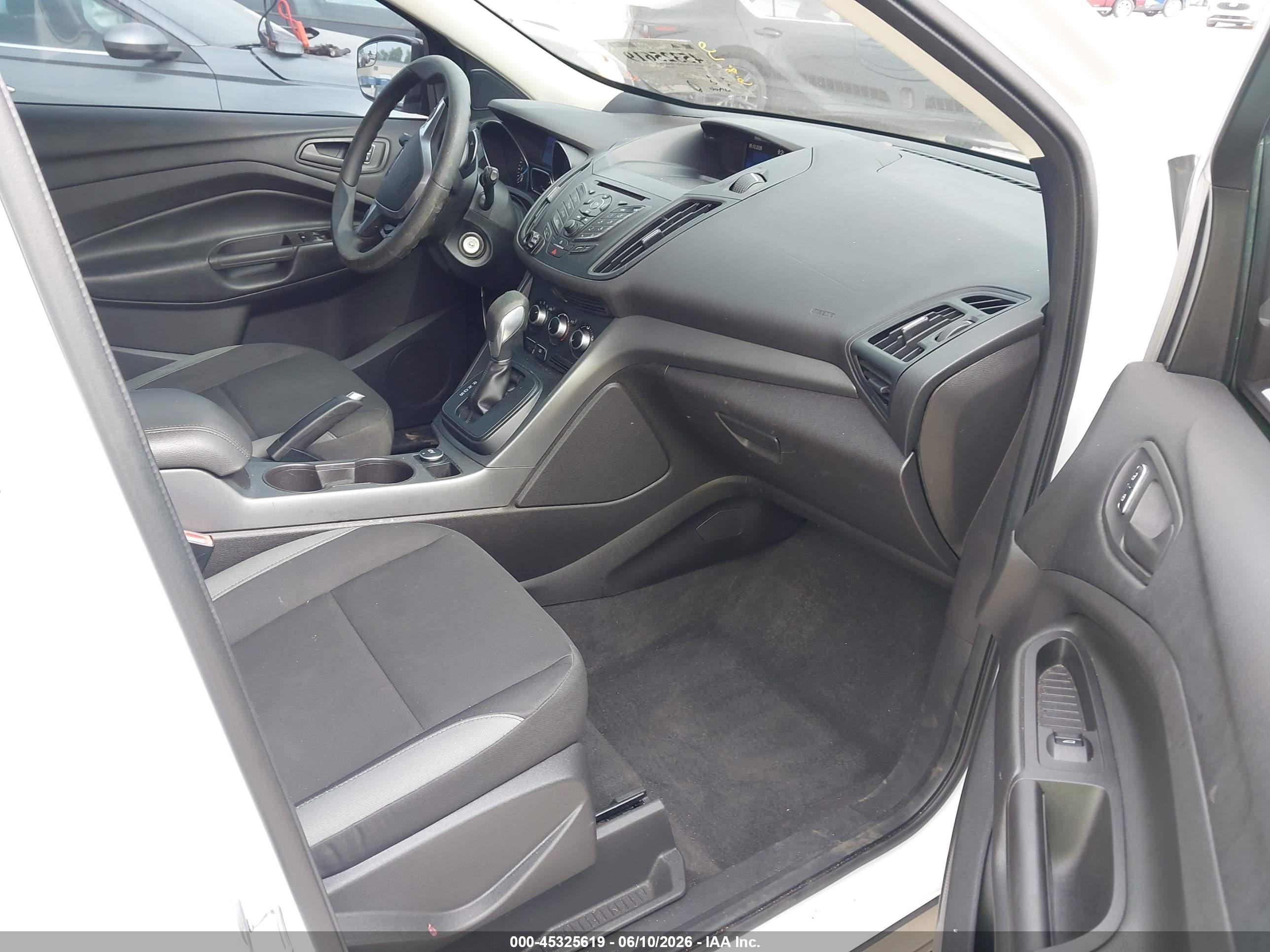 2013 Ford Escape S White vin: 1FMCU0F78DUC08174