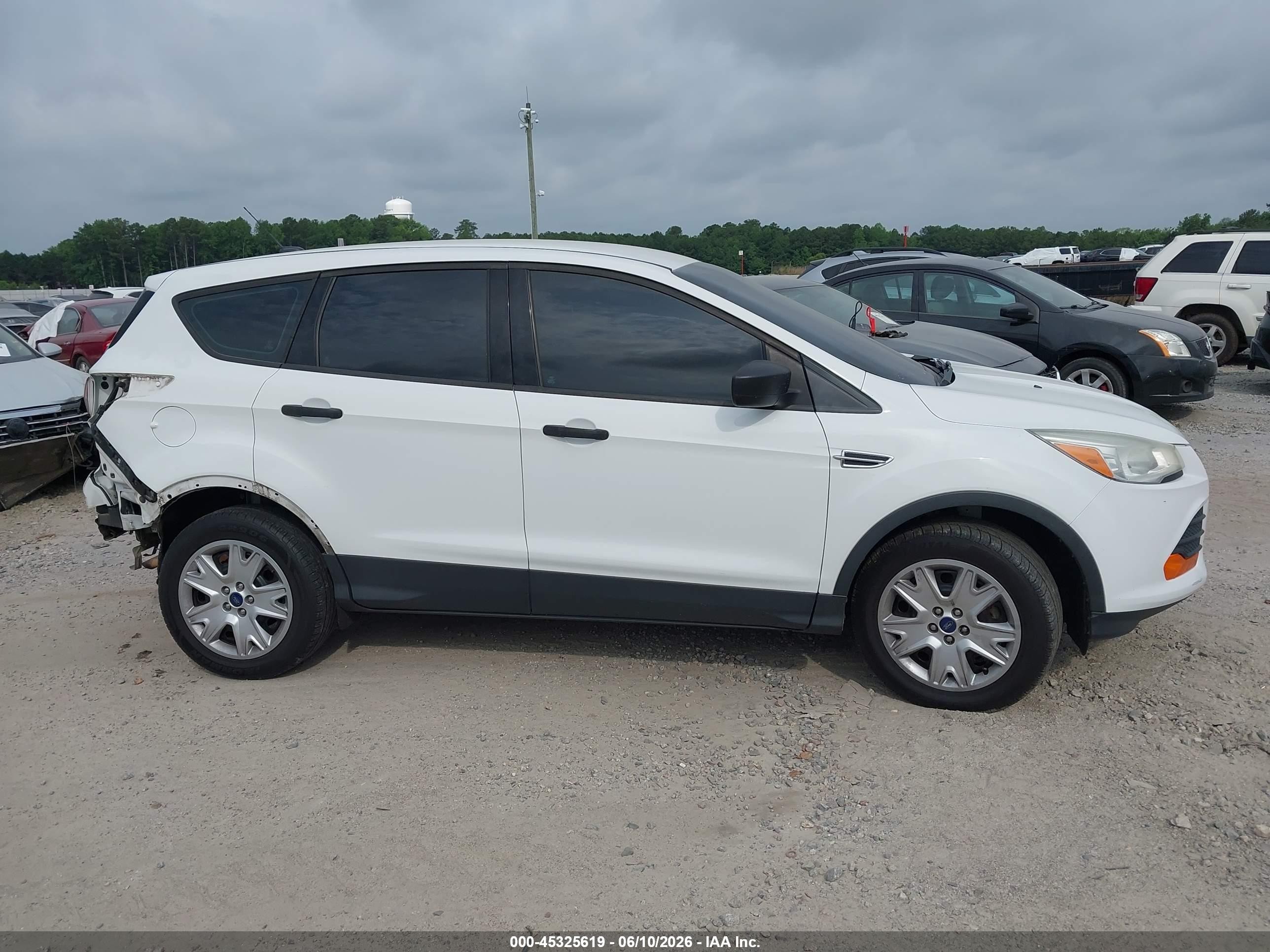 2013 Ford Escape S White vin: 1FMCU0F78DUC08174