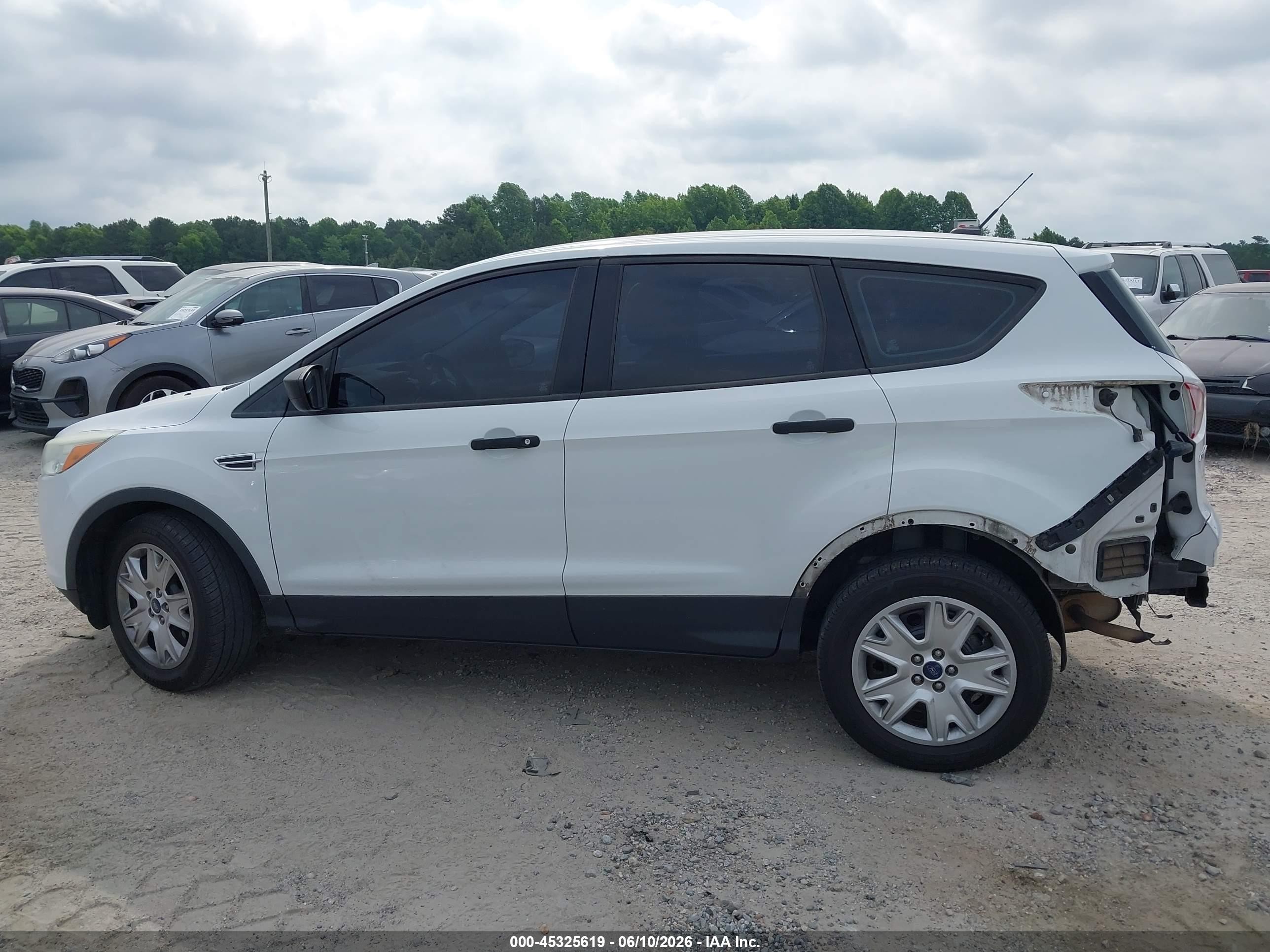 2013 Ford Escape S White vin: 1FMCU0F78DUC08174