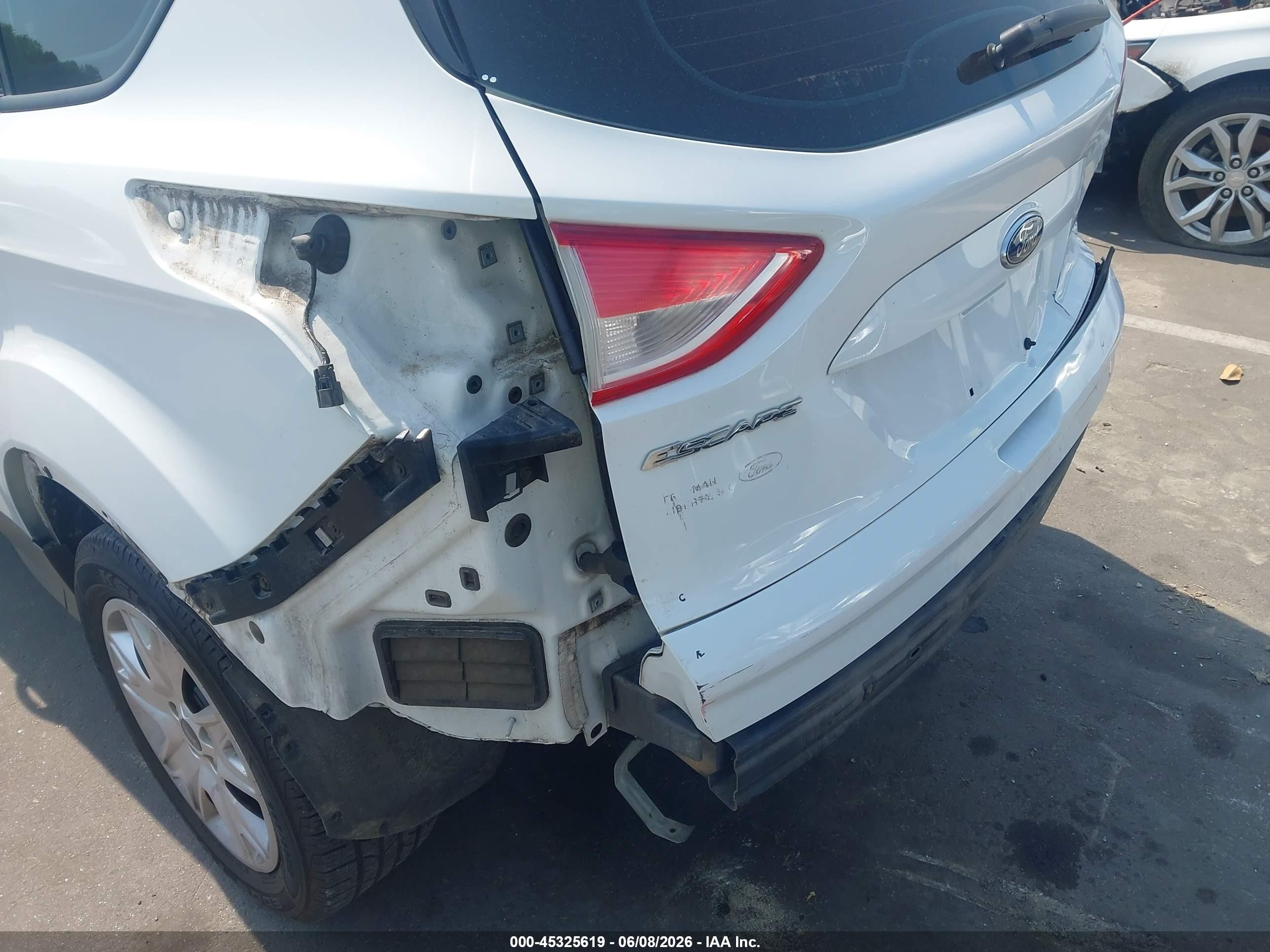 2013 Ford Escape S White vin: 1FMCU0F78DUC08174