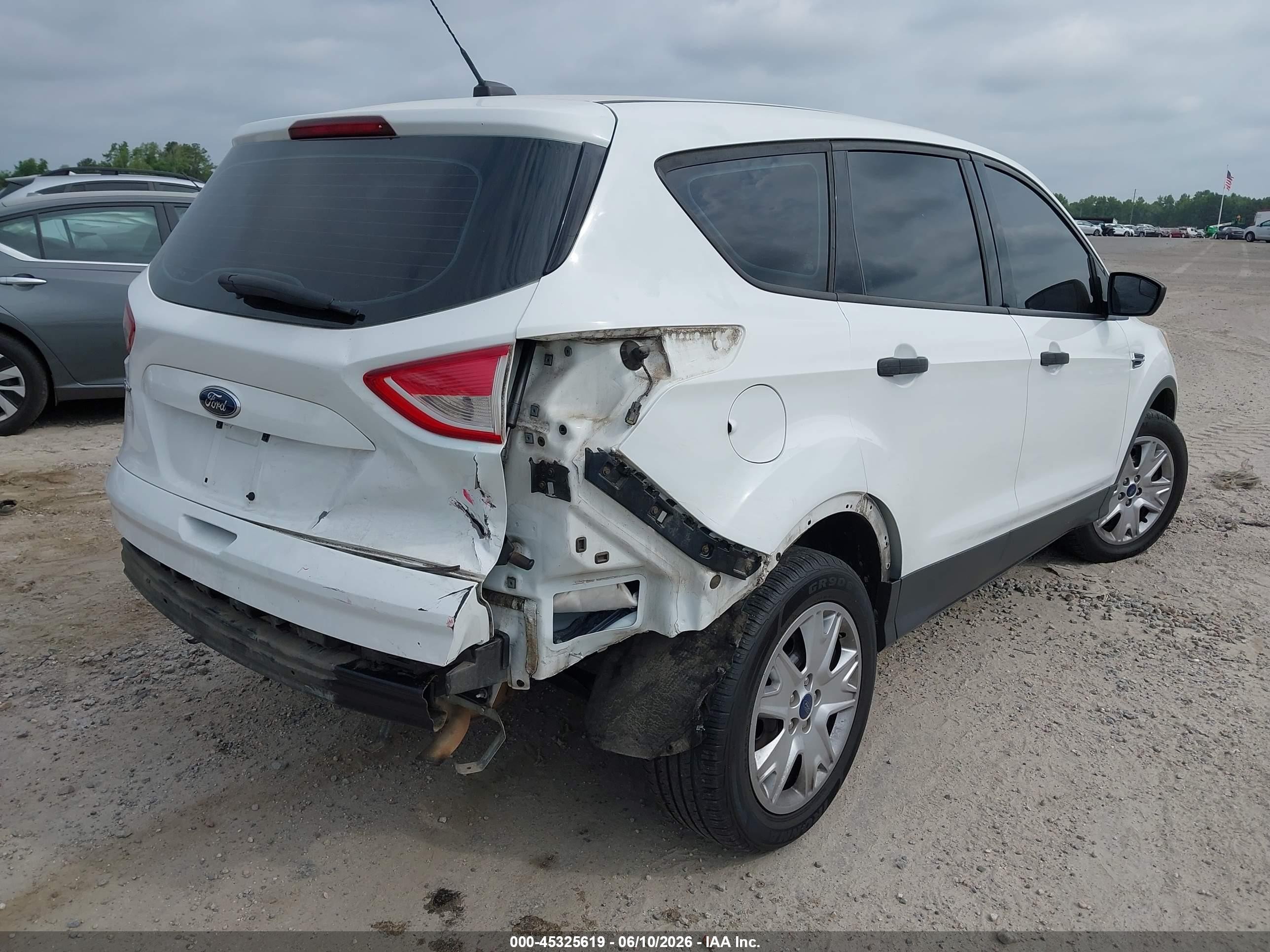 2013 Ford Escape S White vin: 1FMCU0F78DUC08174