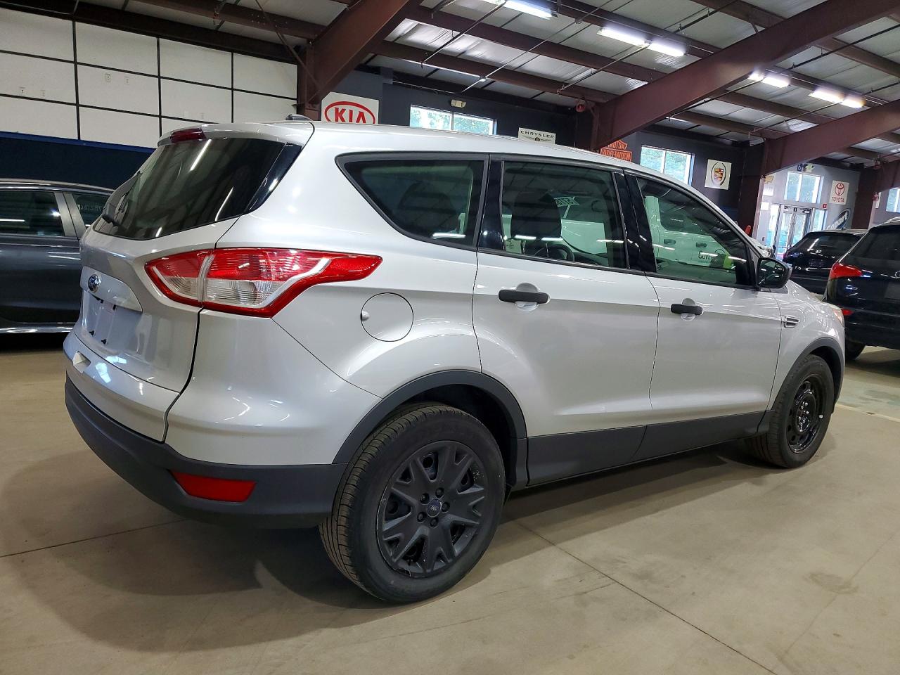 2015 Ford Escape S Серебряный vin: 1FMCU0F78FUA20869