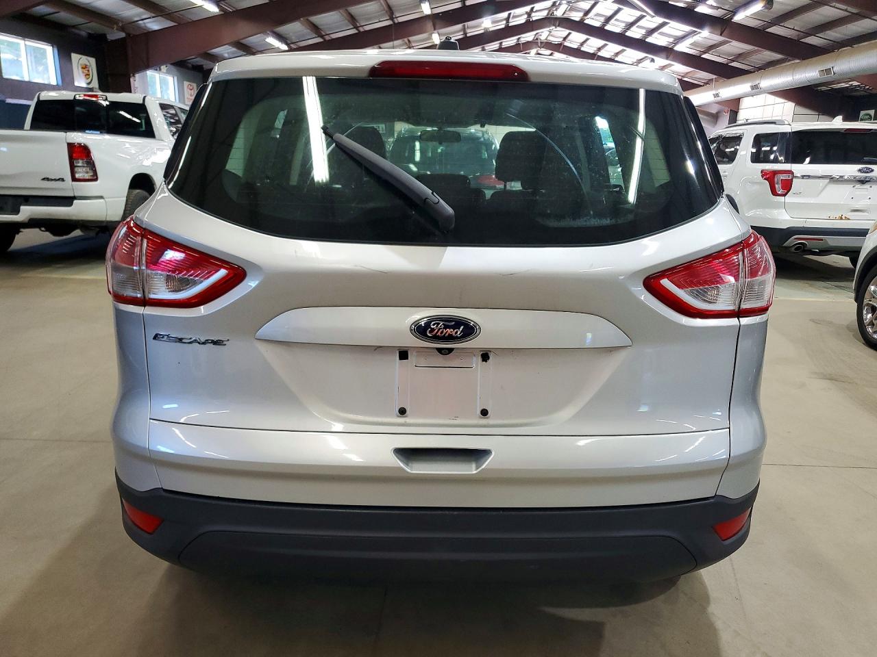 2015 Ford Escape S Серебряный vin: 1FMCU0F78FUA20869