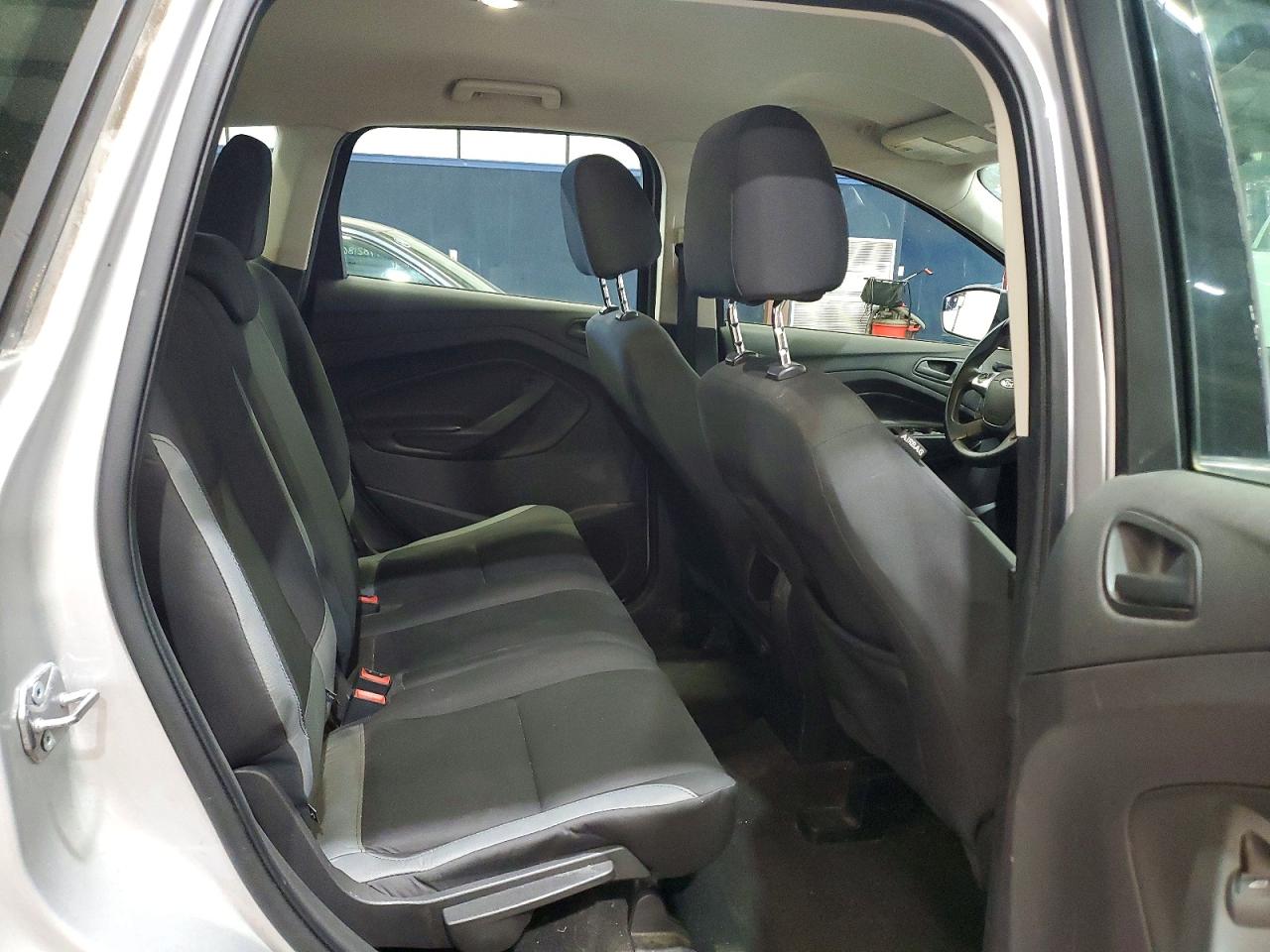 2015 Ford Escape S Серебряный vin: 1FMCU0F78FUA20869