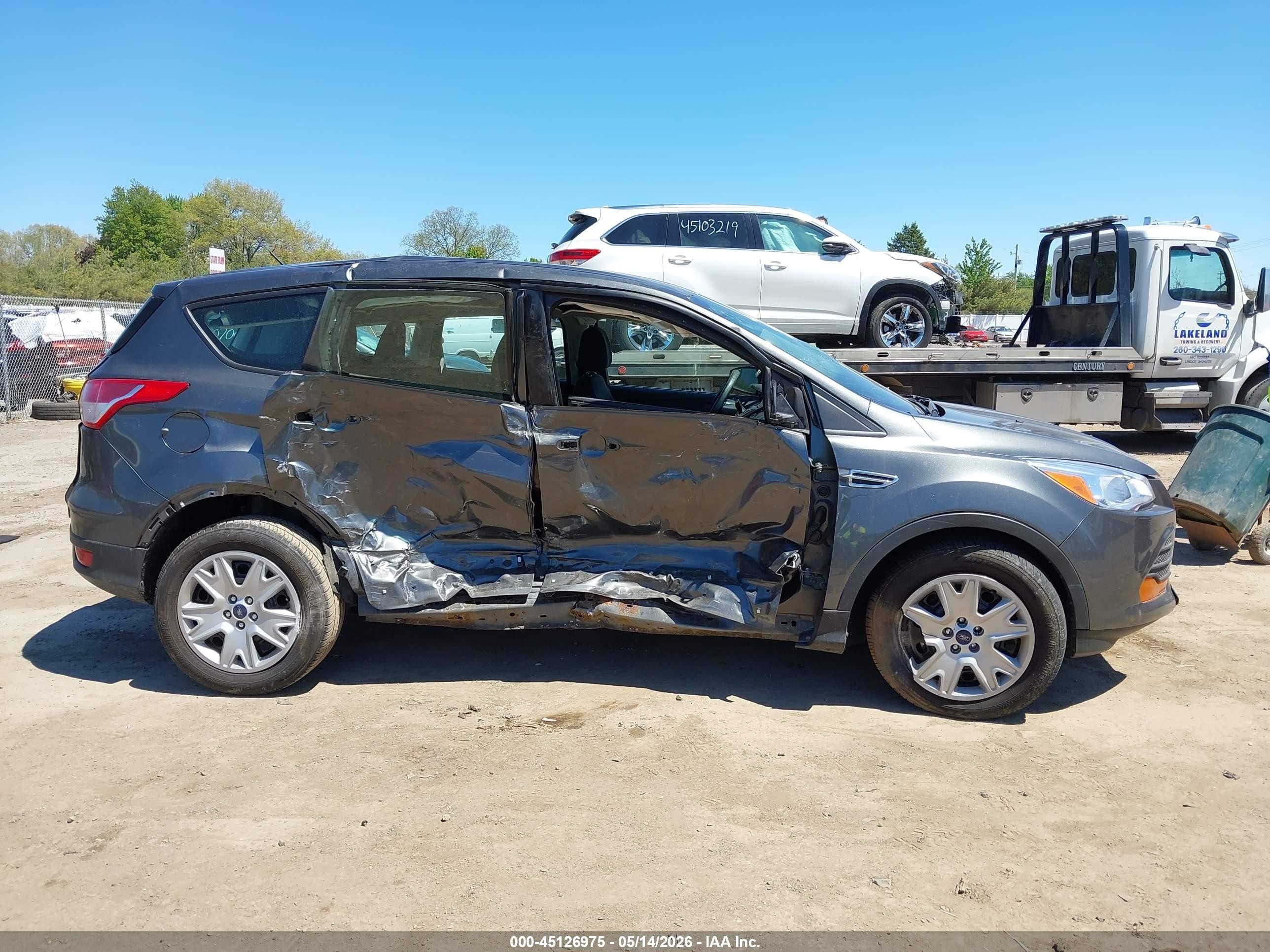 2015 Ford Escape S Серый vin: 1FMCU0F78FUA22797