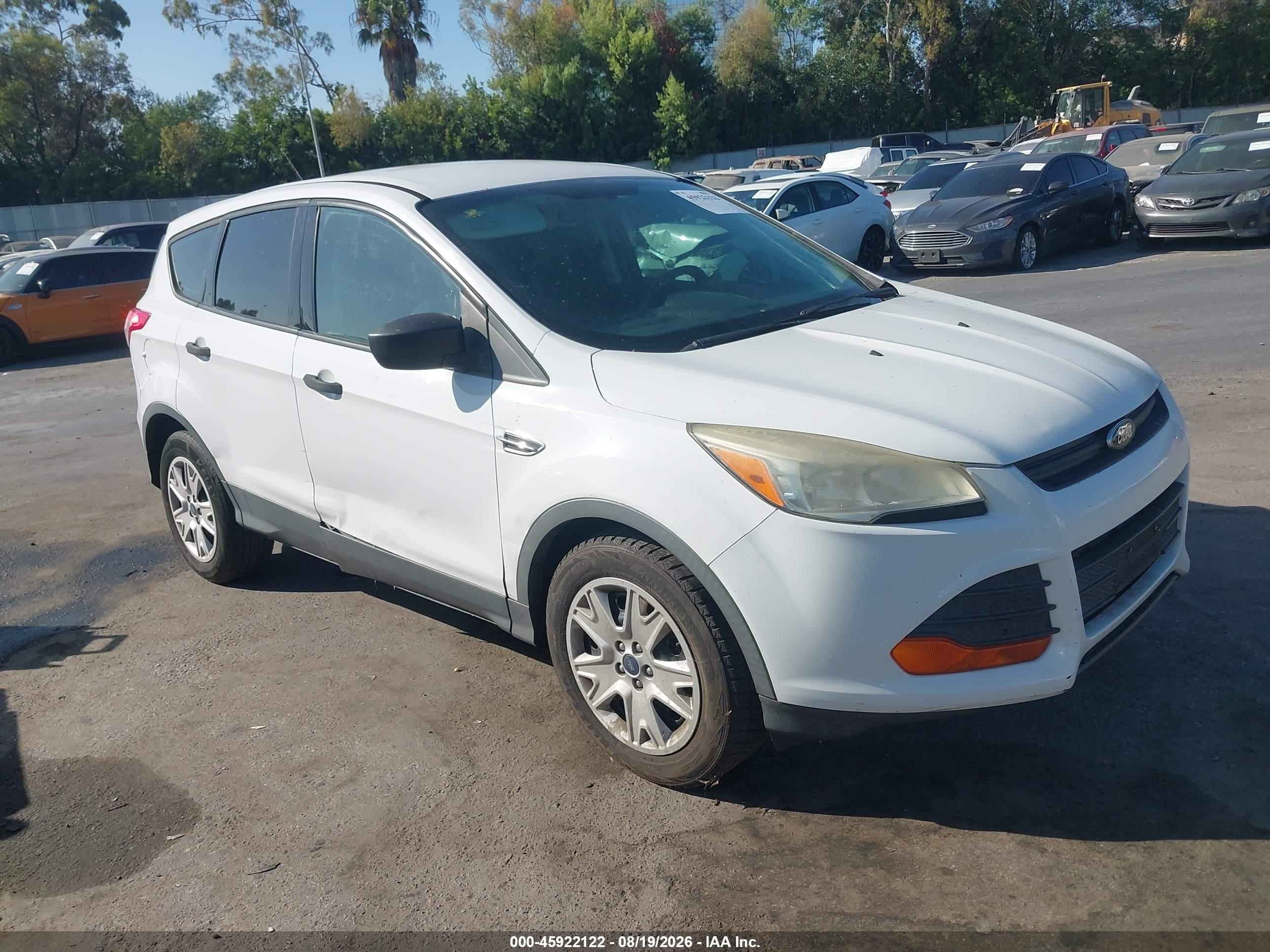 2015 Ford Escape S White vin: 1FMCU0F78FUA79162
