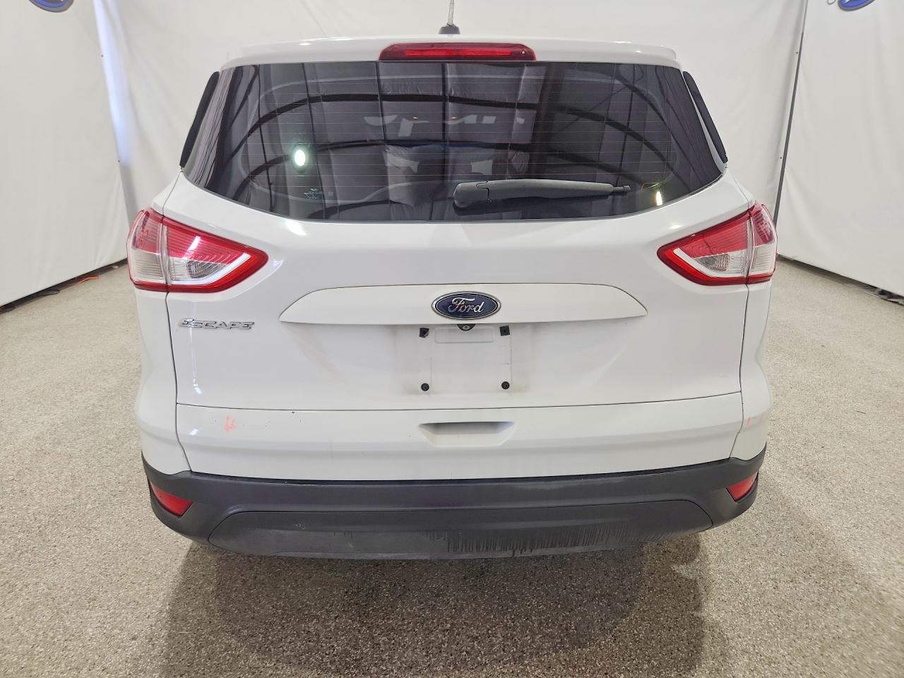 2015 Ford Escape S White vin: 1FMCU0F78FUB64907