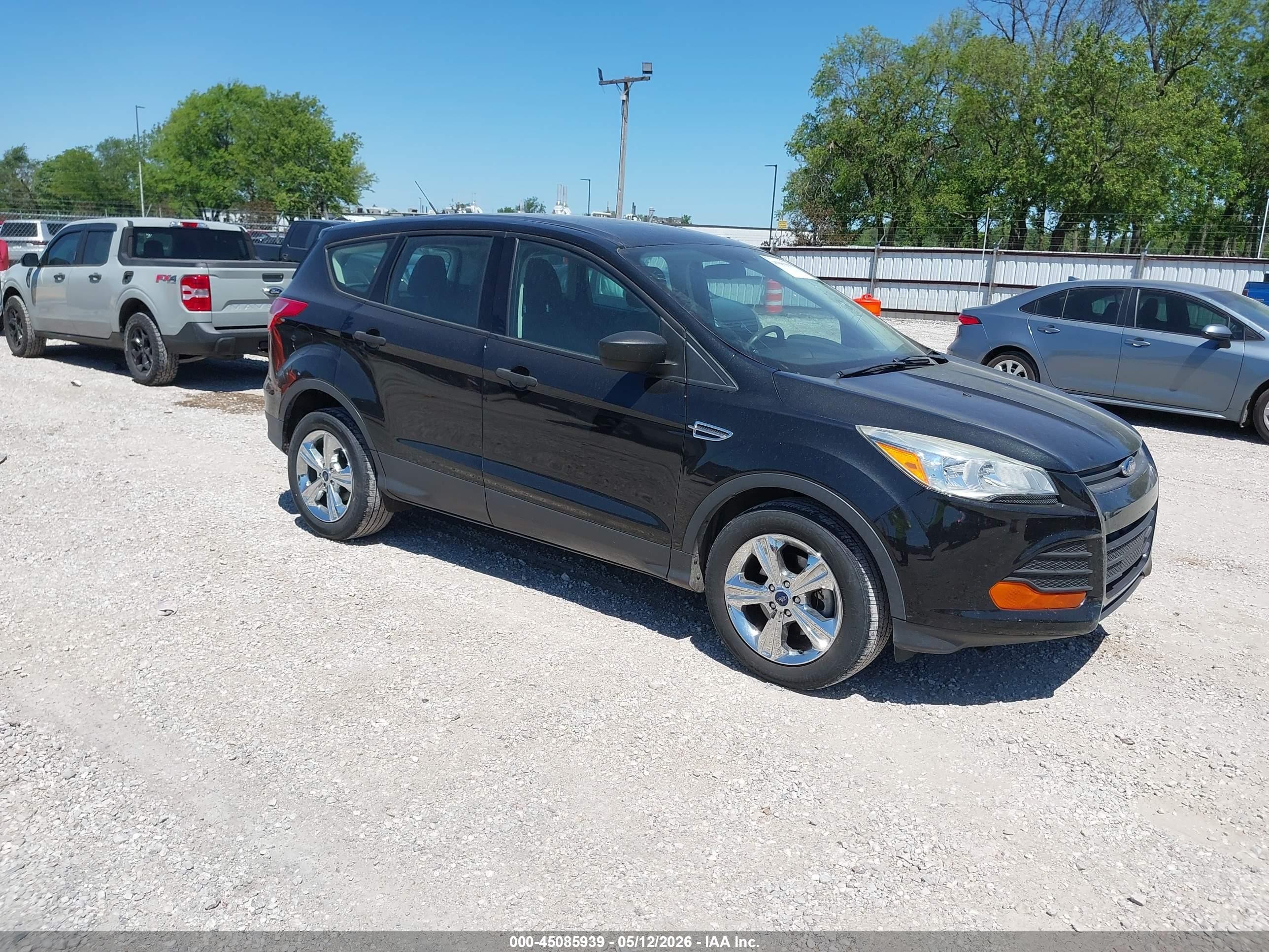 2015 Ford Escape S Черный vin: 1FMCU0F78FUB82579