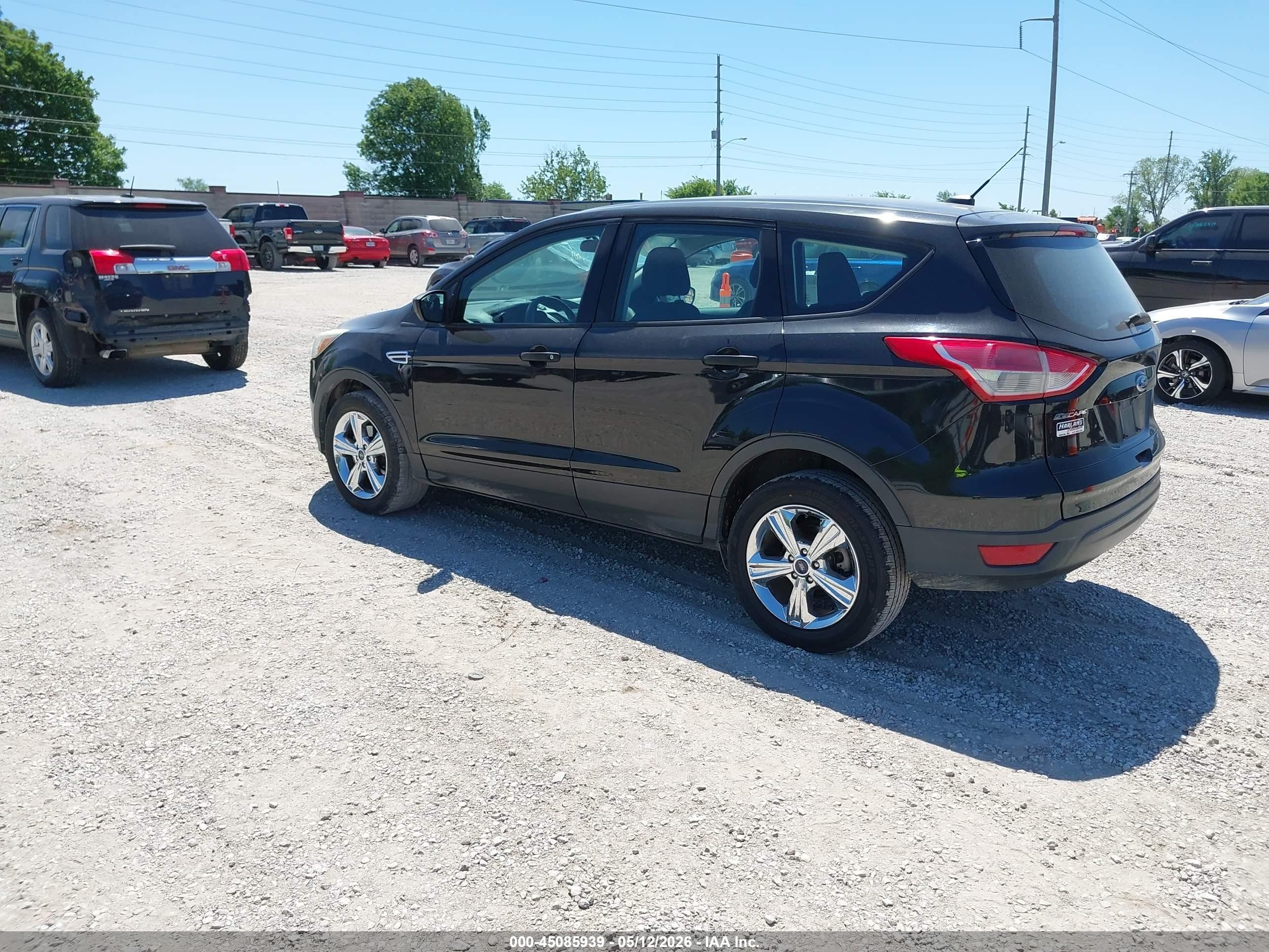 2015 Ford Escape S Черный vin: 1FMCU0F78FUB82579