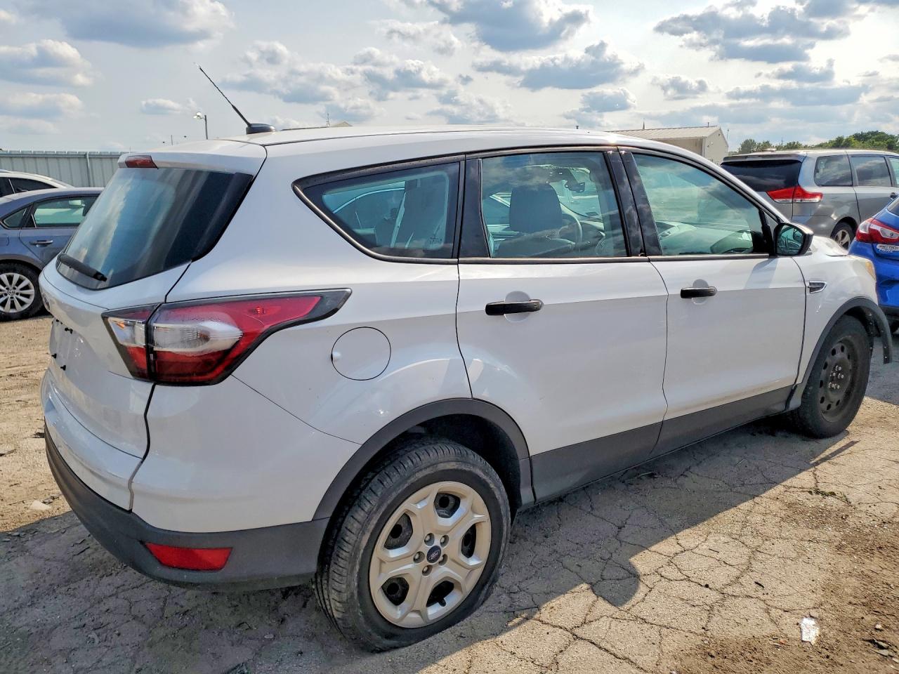 2017 Ford Escape S Белый vin: 1FMCU0F78HUB57202