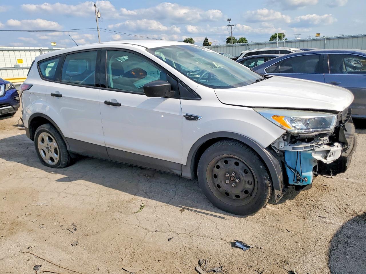2017 Ford Escape S Белый vin: 1FMCU0F78HUB57202