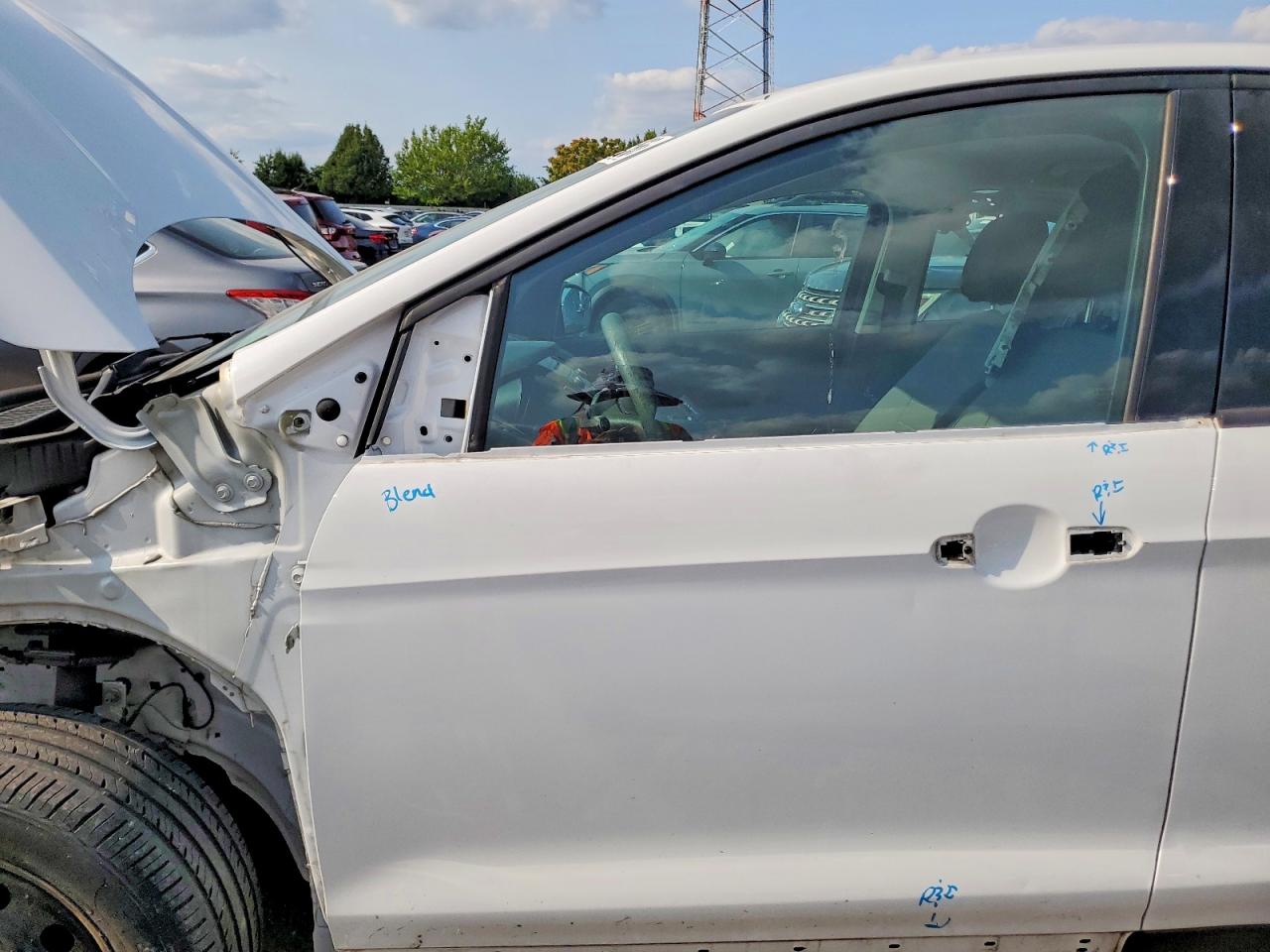 2017 Ford Escape S Белый vin: 1FMCU0F78HUB57202