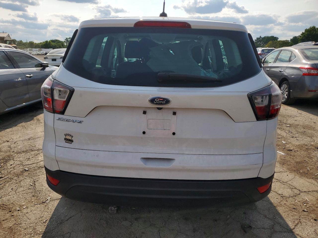 2017 Ford Escape S Белый vin: 1FMCU0F78HUB57202