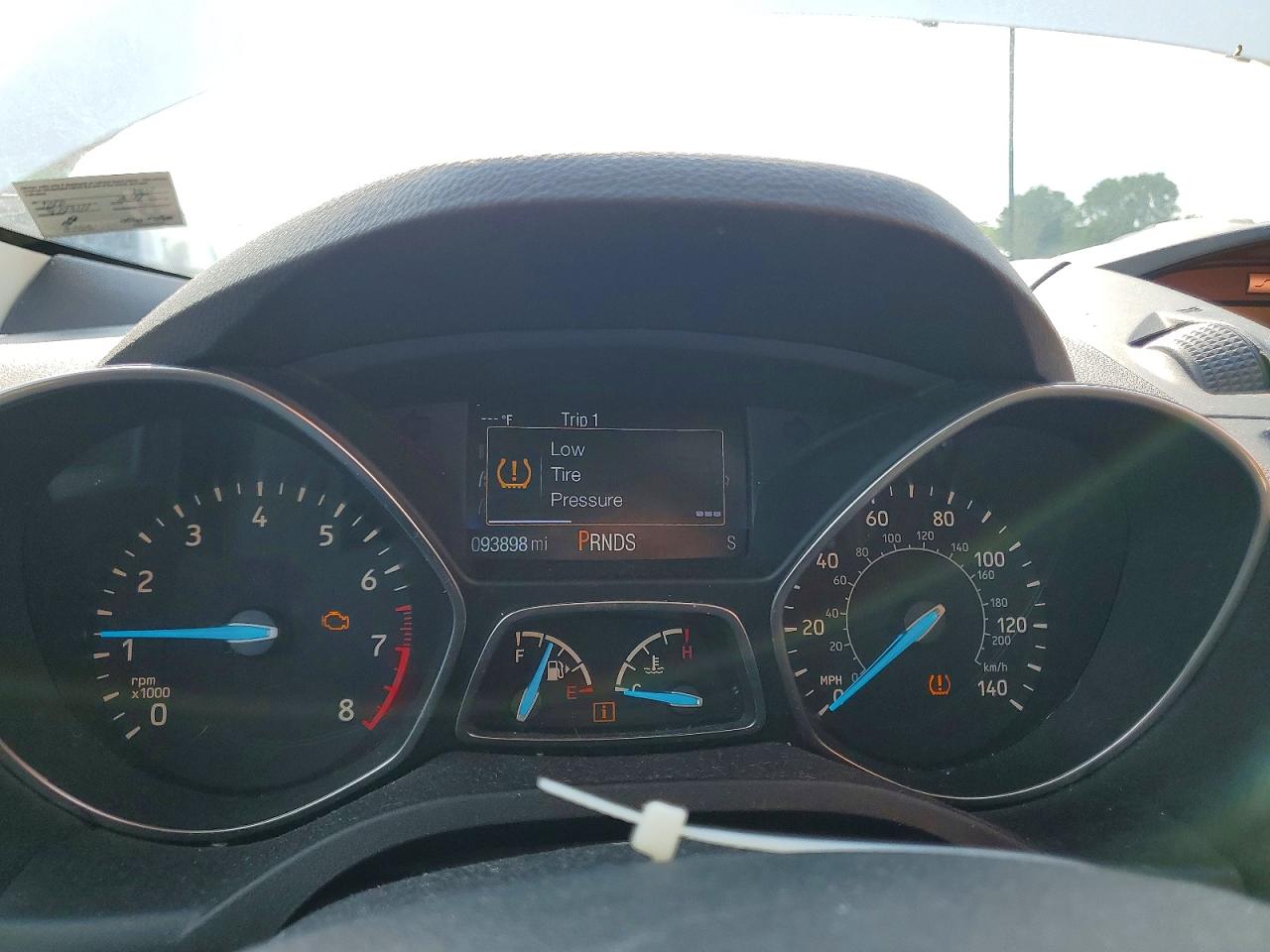 2017 Ford Escape S Белый vin: 1FMCU0F78HUB57202