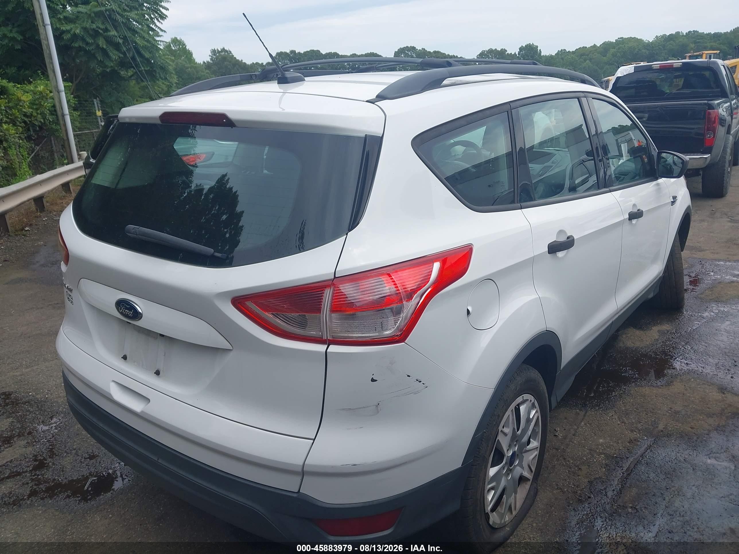 2013 Ford Escape S White vin: 1FMCU0F79DUA74453