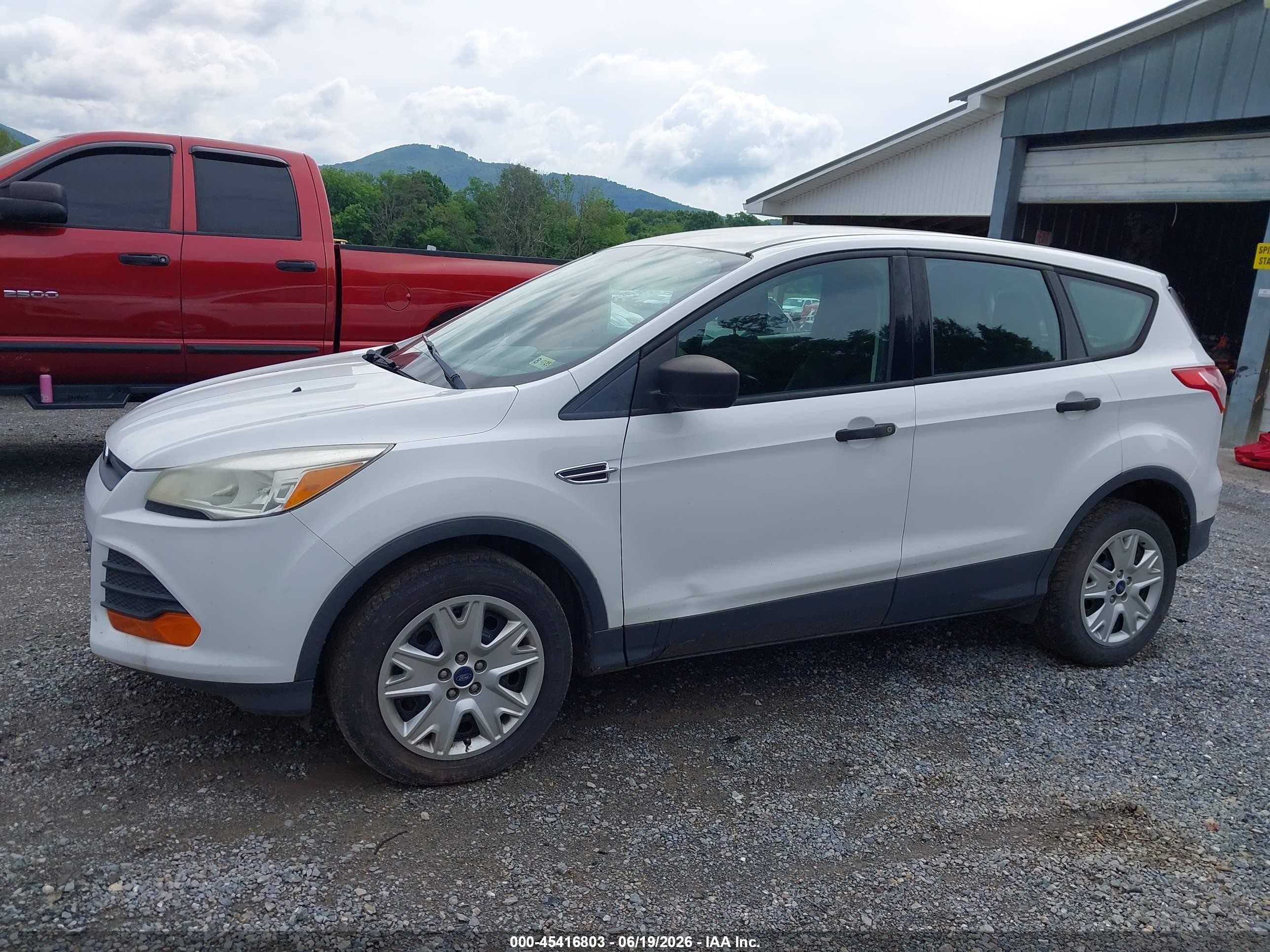2013 Ford Escape S White vin: 1FMCU0F79DUB44162