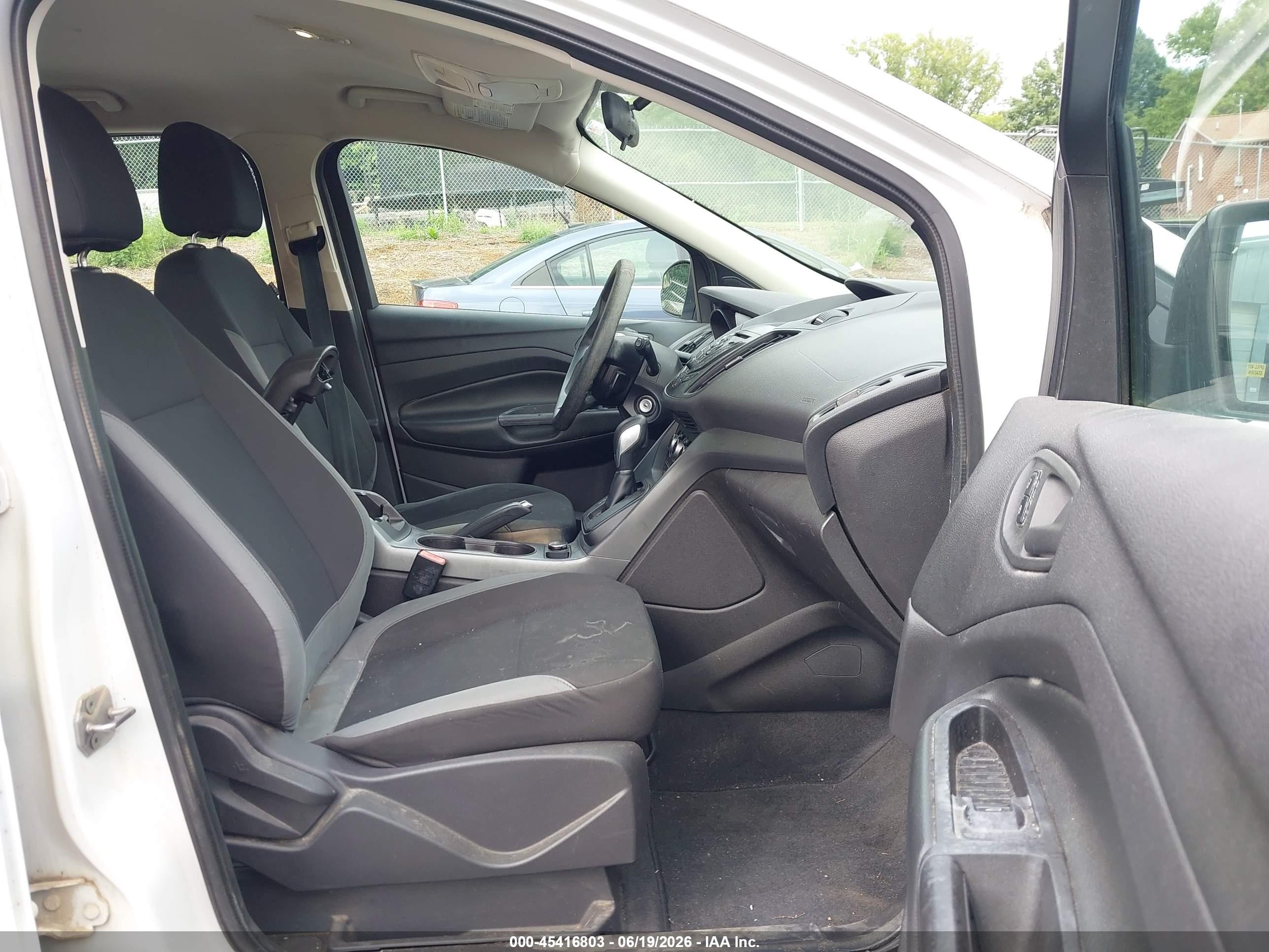2013 Ford Escape S White vin: 1FMCU0F79DUB44162
