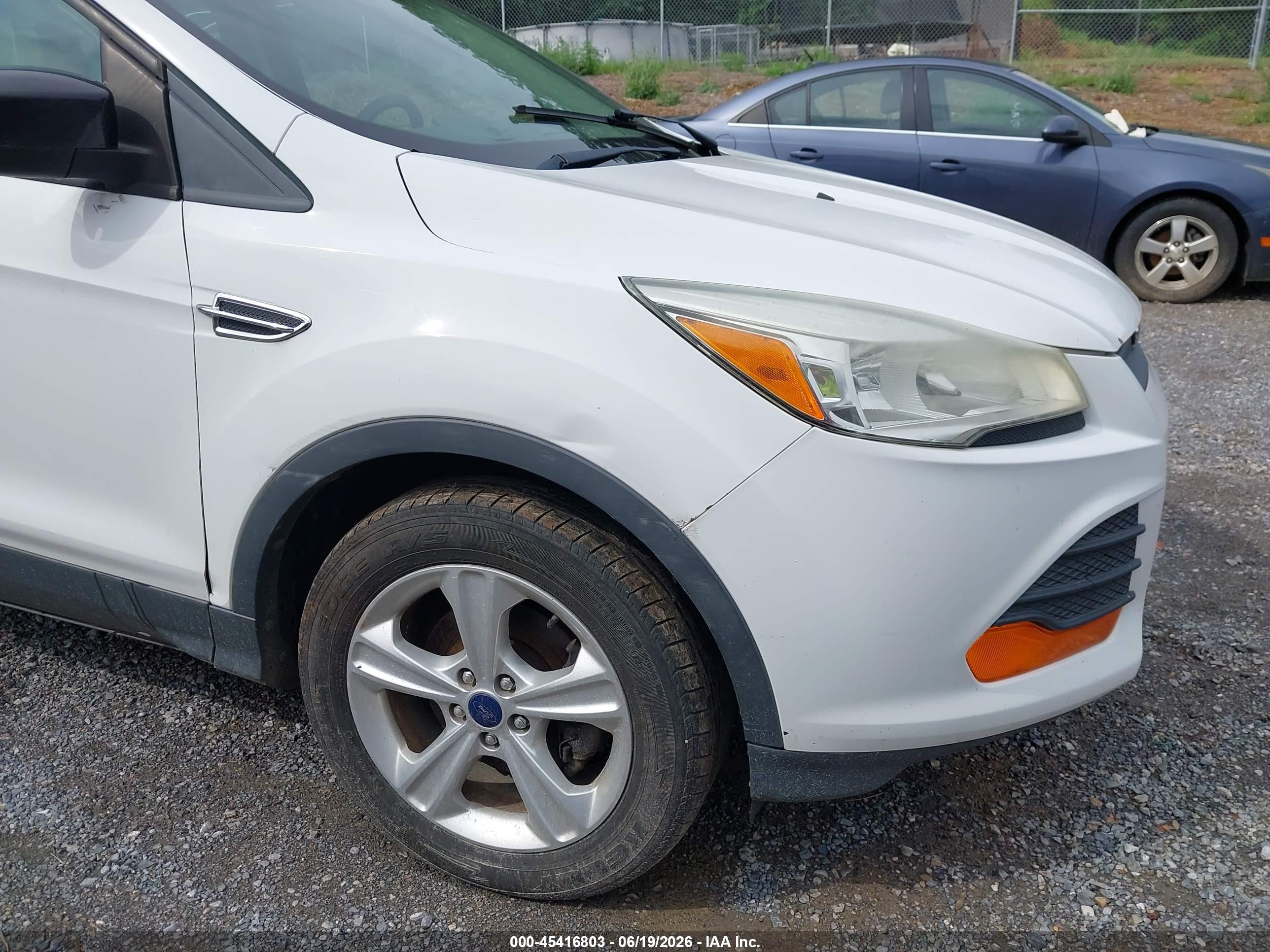 2013 Ford Escape S White vin: 1FMCU0F79DUB44162