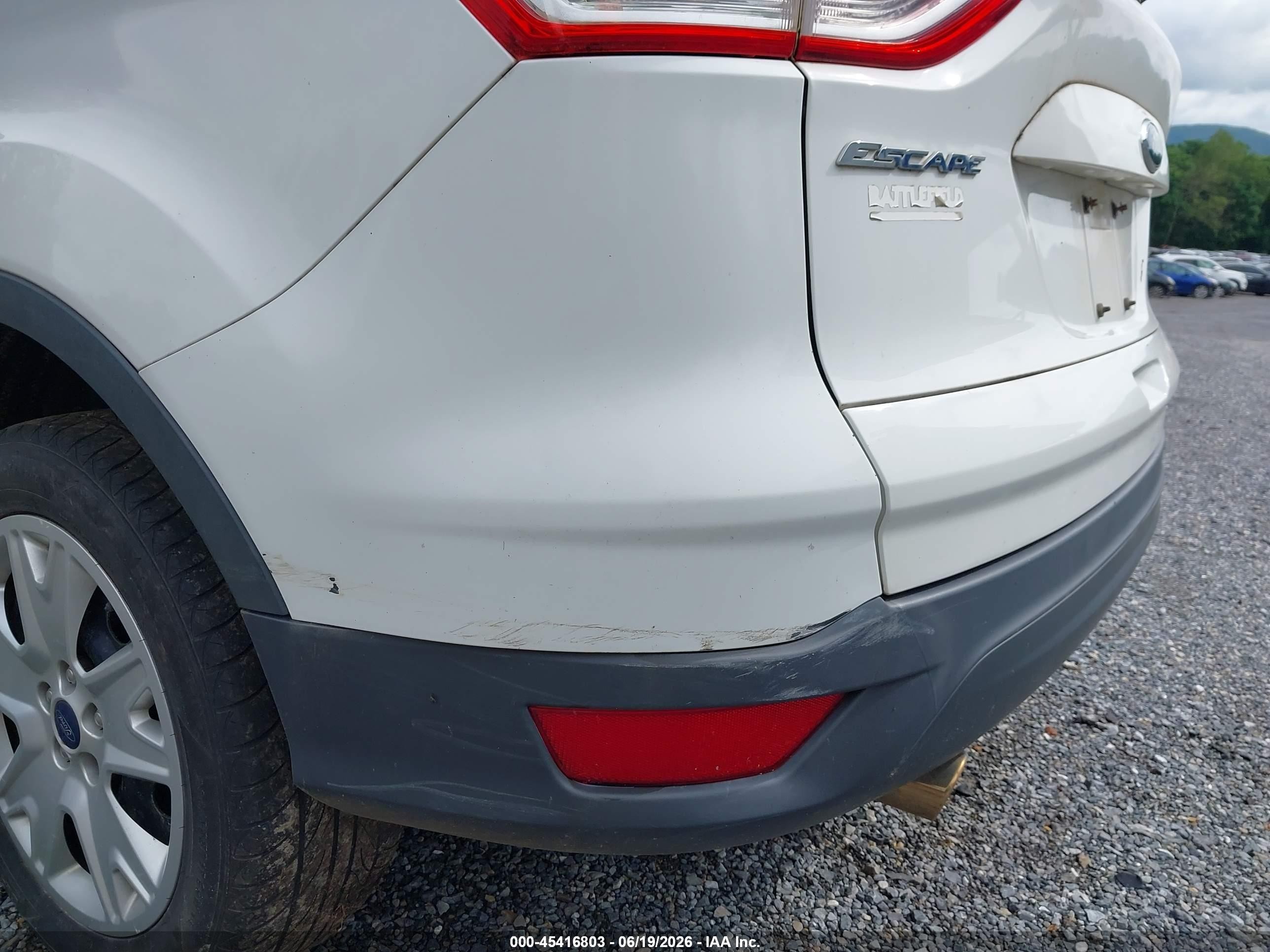 2013 Ford Escape S White vin: 1FMCU0F79DUB44162