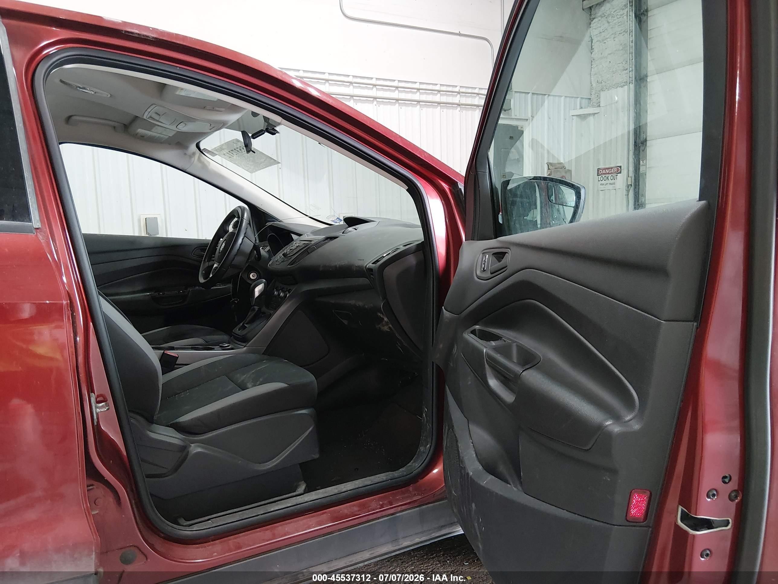 2014 Ford Escape S Red vin: 1FMCU0F79EUA00063