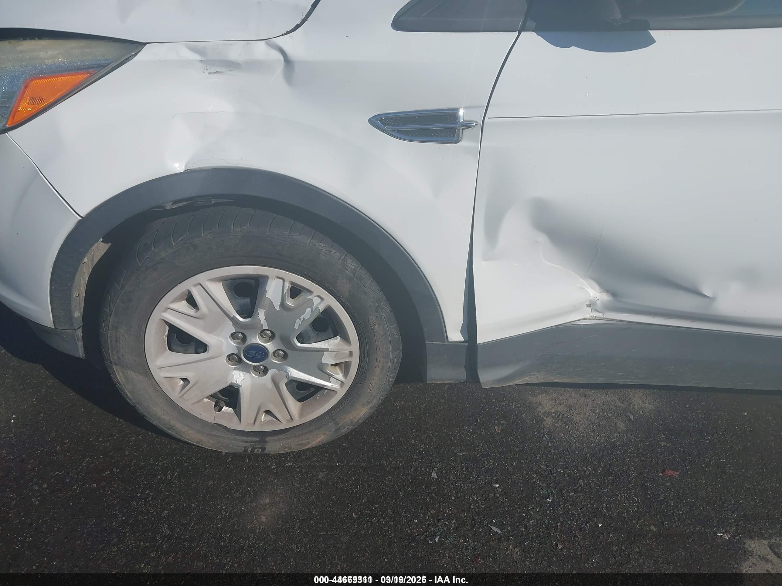 2014 Ford Escape S White vin: 1FMCU0F79EUA35105