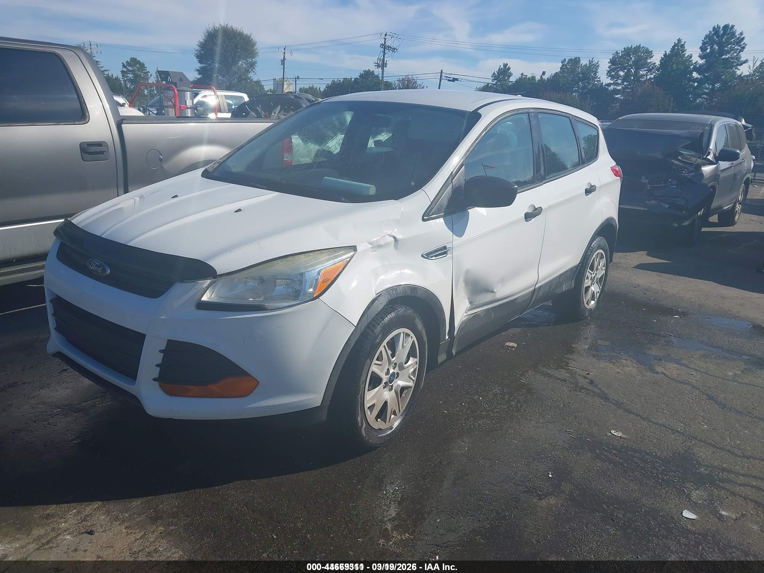 2014 Ford Escape S White vin: 1FMCU0F79EUA35105