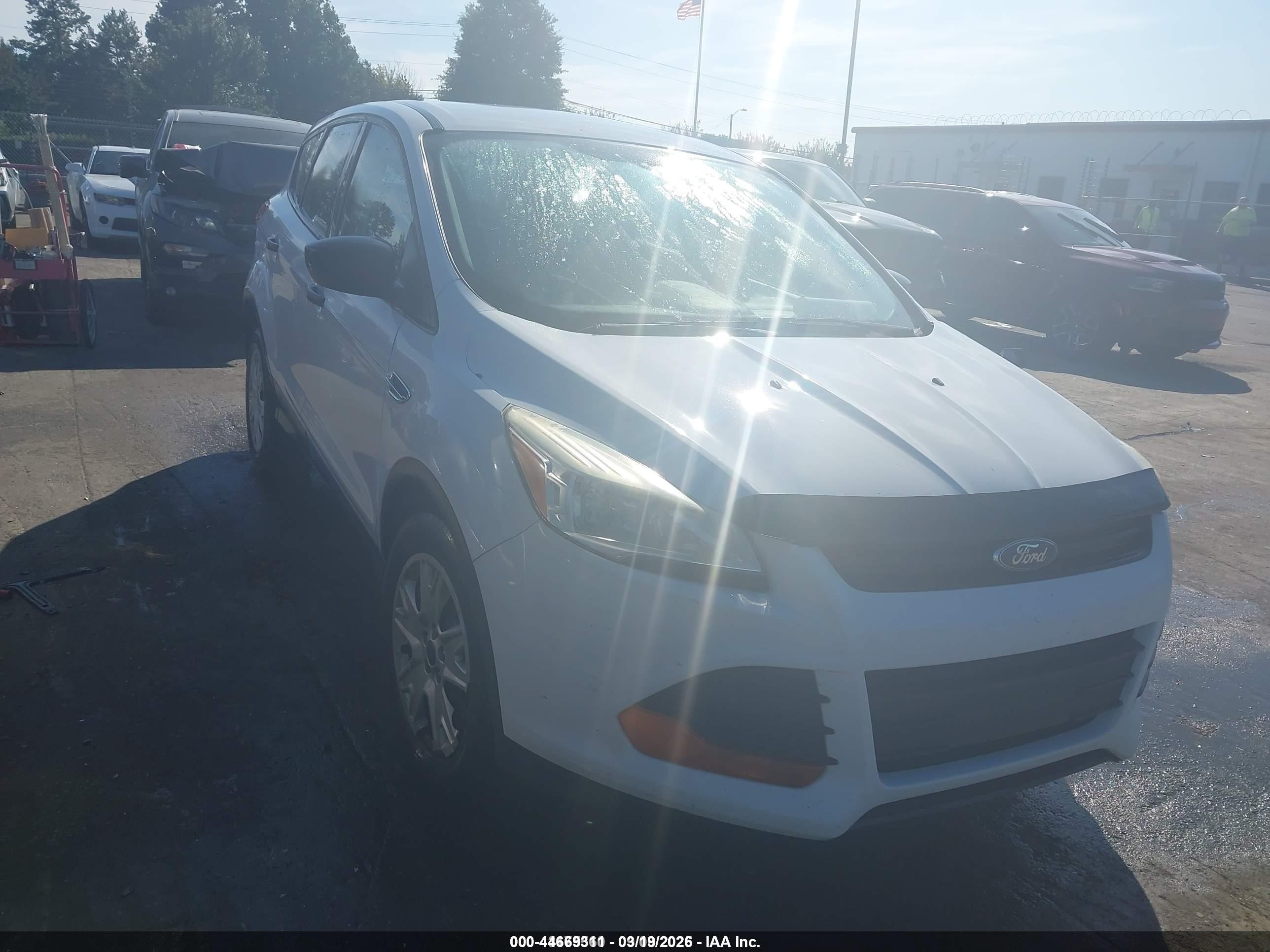 2014 Ford Escape S White vin: 1FMCU0F79EUA35105