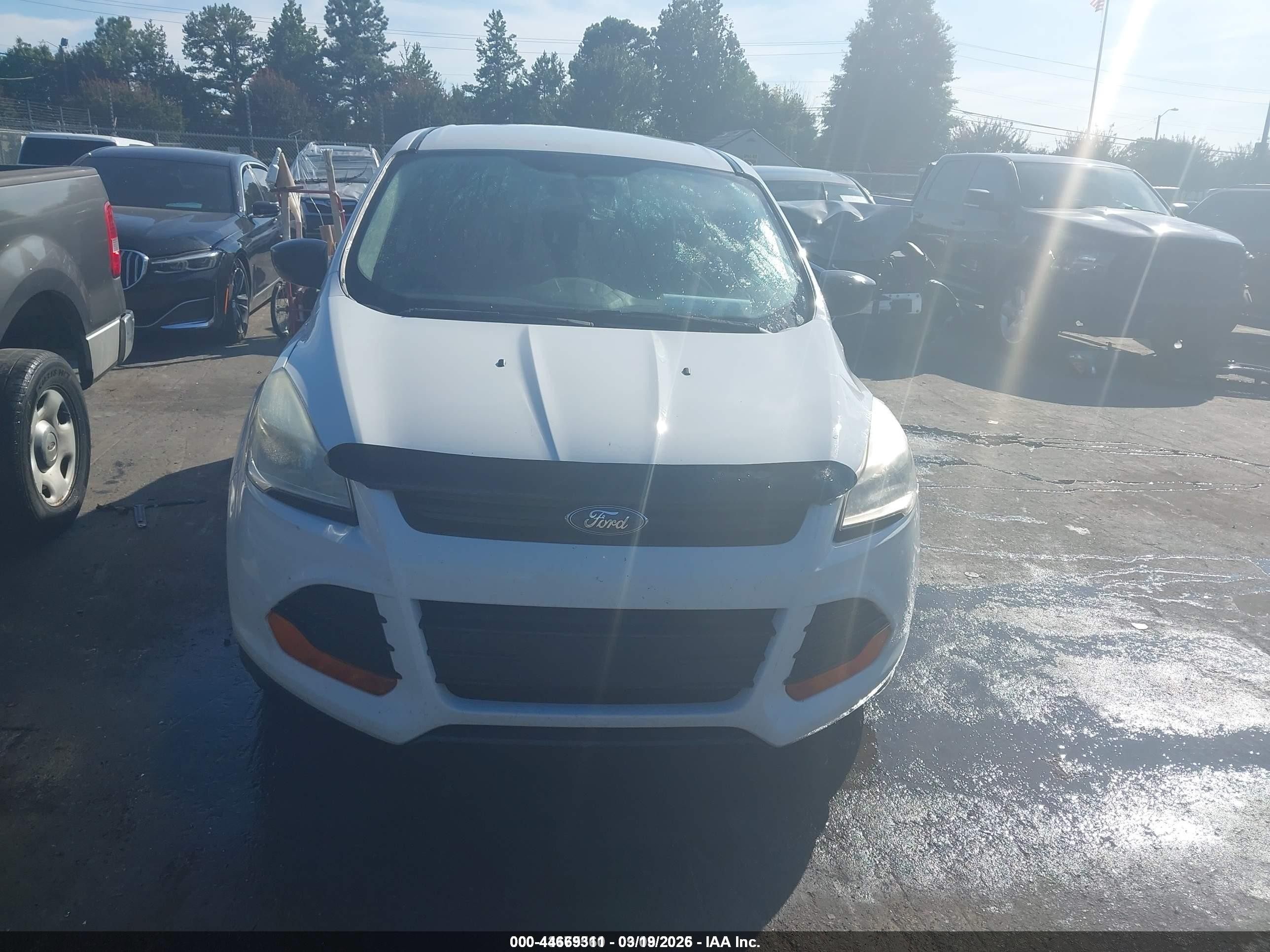 2014 Ford Escape S White vin: 1FMCU0F79EUA35105