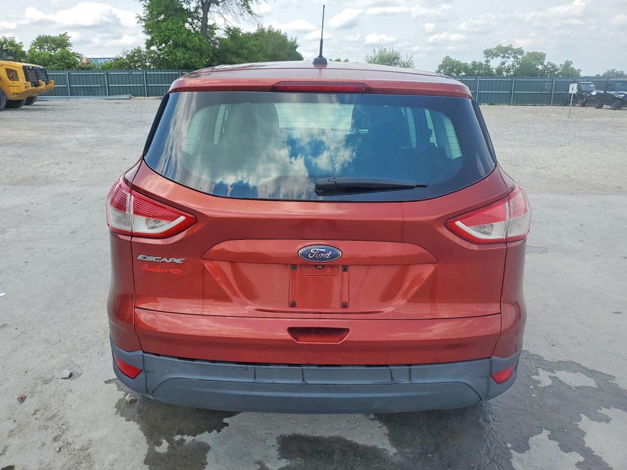 2014 Ford Escape S Red vin: 1FMCU0F79EUE52241